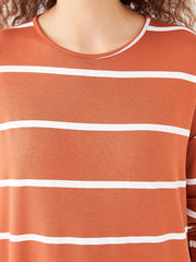 تونيك نسائي كبير الحجم بنمط مخطط وأكمام طويلة