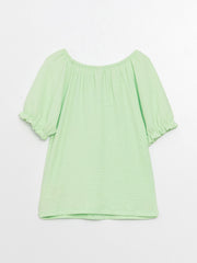 تي شيرت بناتي بأكمام قصيرة وياقة واسعة باللون الأخضر