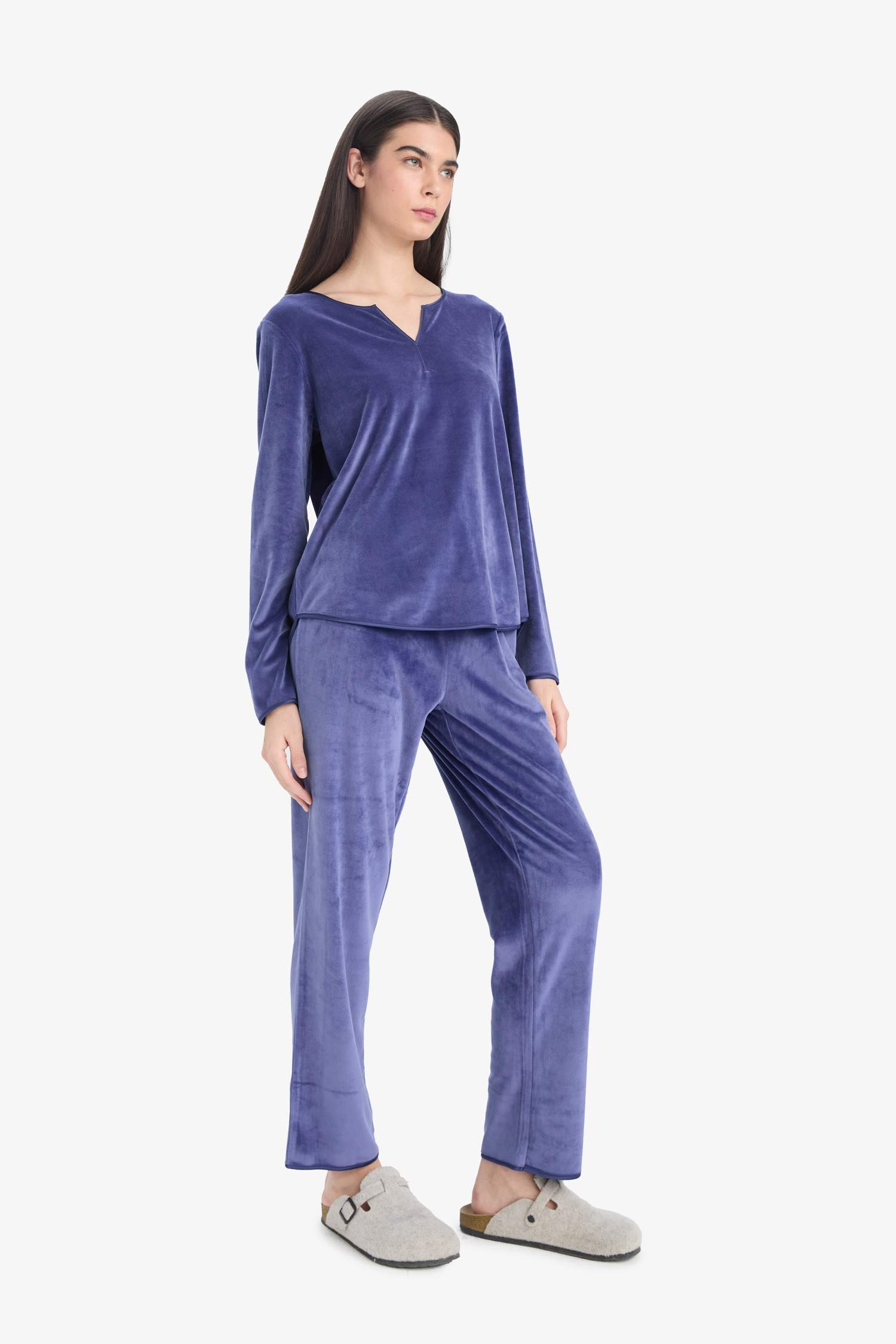 Pajama Set Regular Fit Long Sleeve Velour Top Long Bottom-Fall in Love