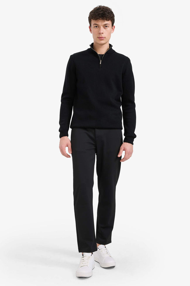 Standard Fit Regular Cut Stand Collar Half Zipper Basic Plain Knitwear Sweater Main Image