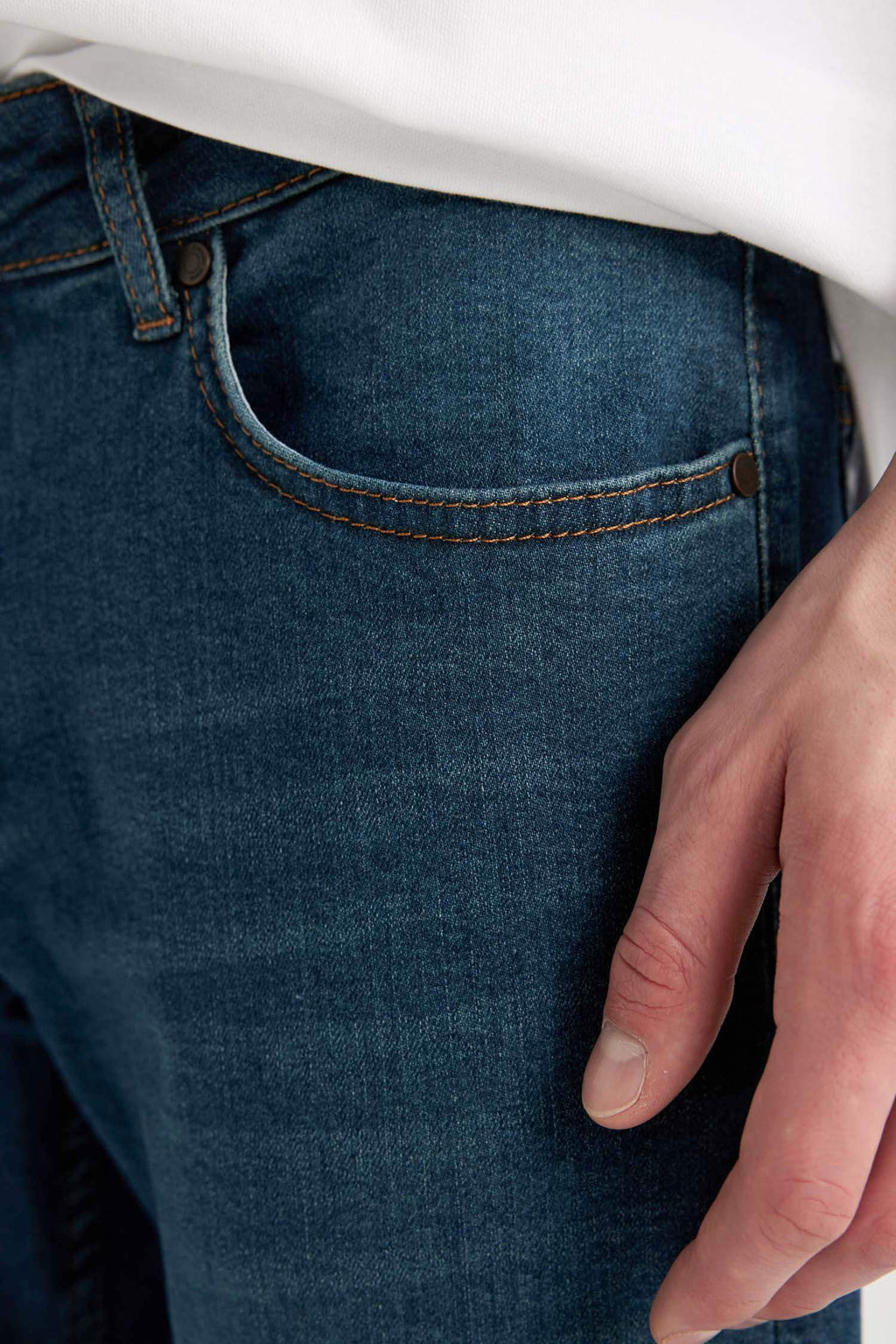 Pedro Slim Fit Normal Waist Narrow Leg Jeans