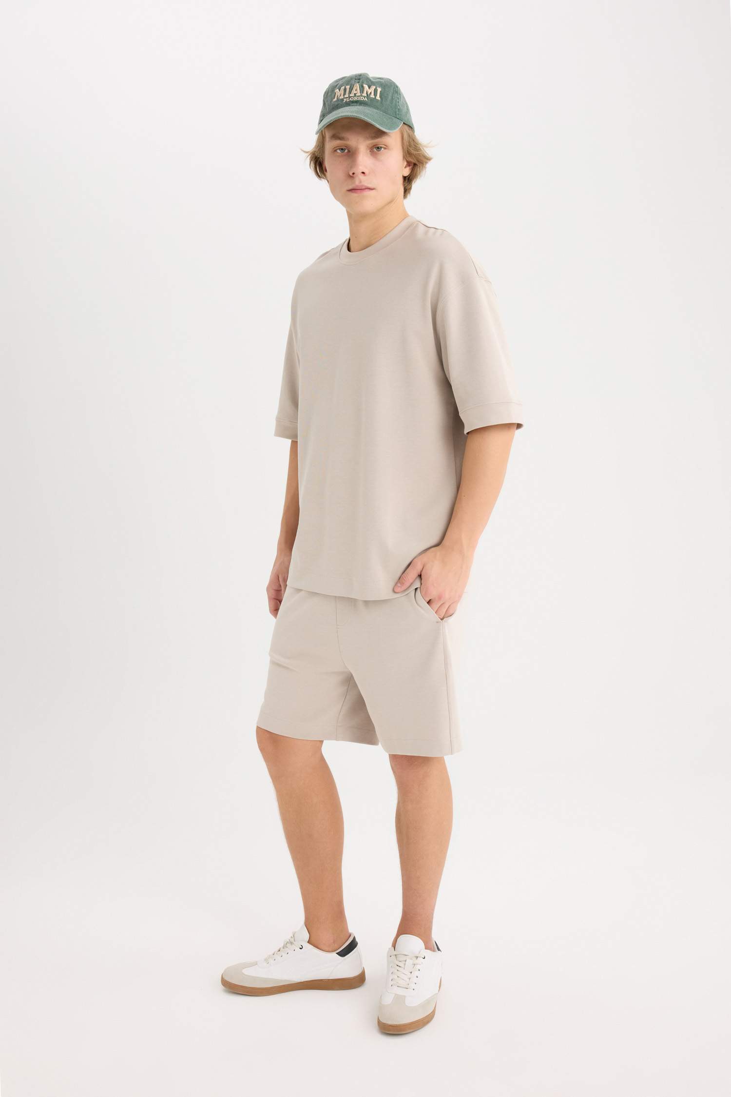 Loose Fit Crew Neck Heavy Fabric Basic T-Shirt