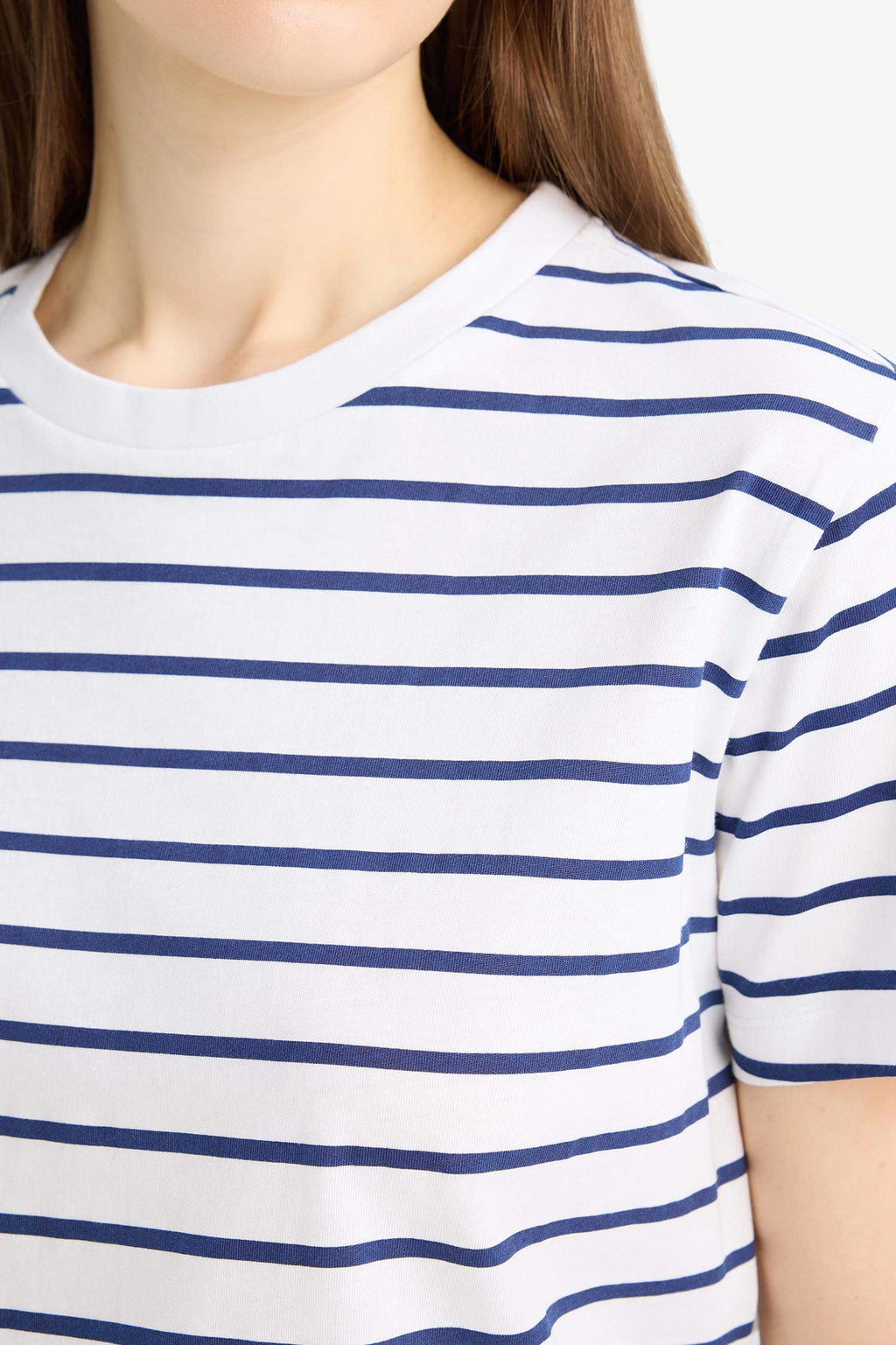 Short-sleeved T-shirt, long cut, round neck, logo print