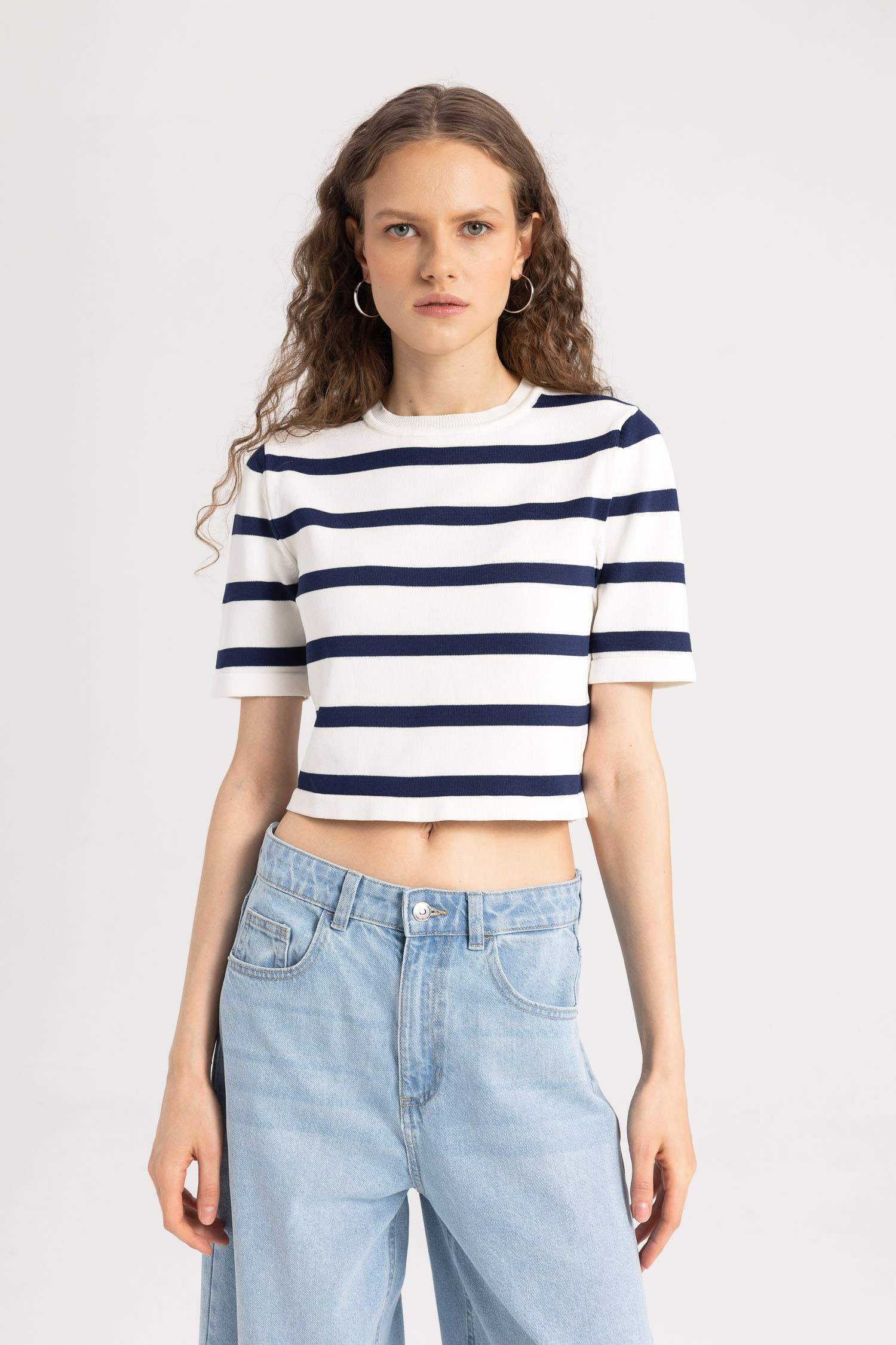 Fitted Crew Neck Striped Short Sleeve Pullover
