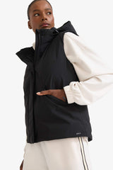 Water Repellent Regular Fit Hooded Sports Vest