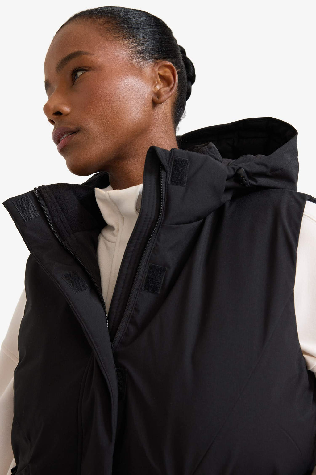 Water Repellent Regular Fit Hooded Sports Vest