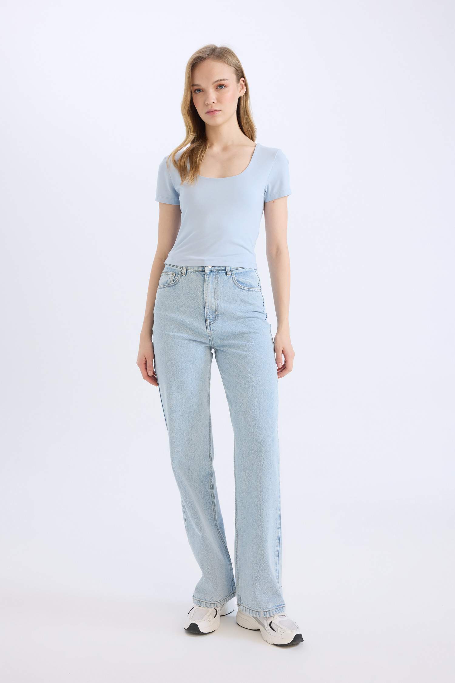 Slim Fit U Collar Short Sleeve T-Shirt