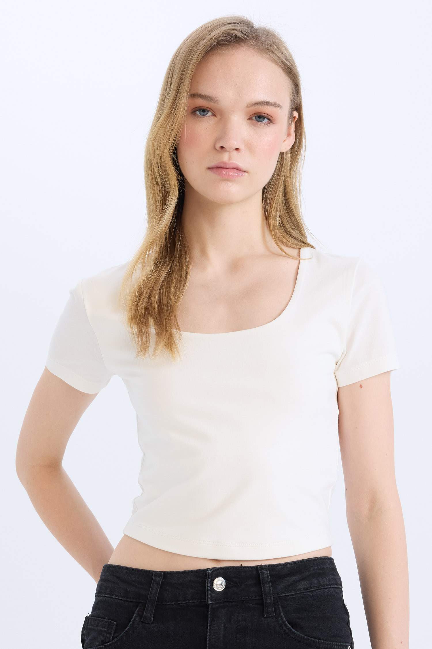 Slim Fit U Collar Short Sleeve T-Shirt