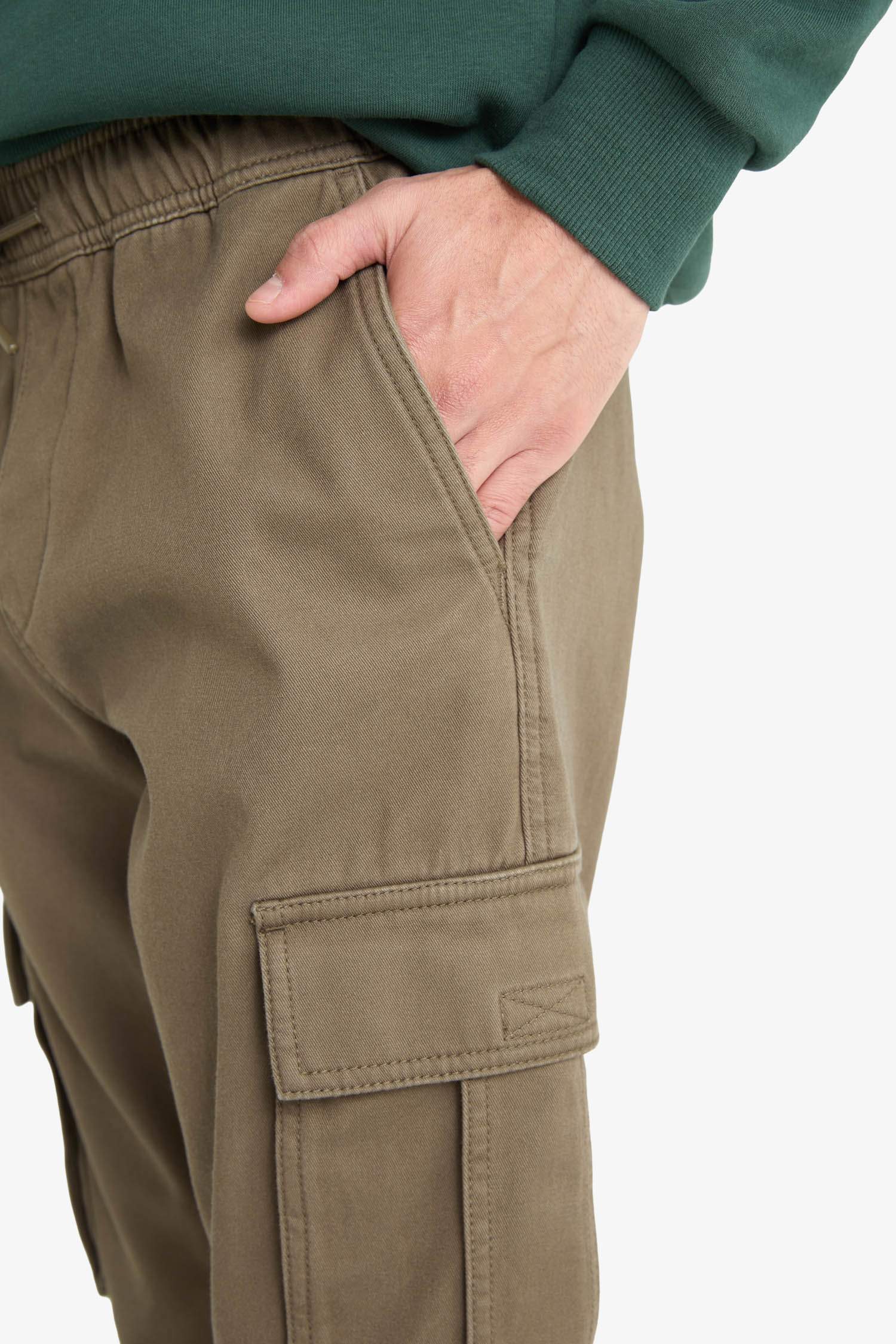 Regular Jogger With Cargo Pocket Trousers