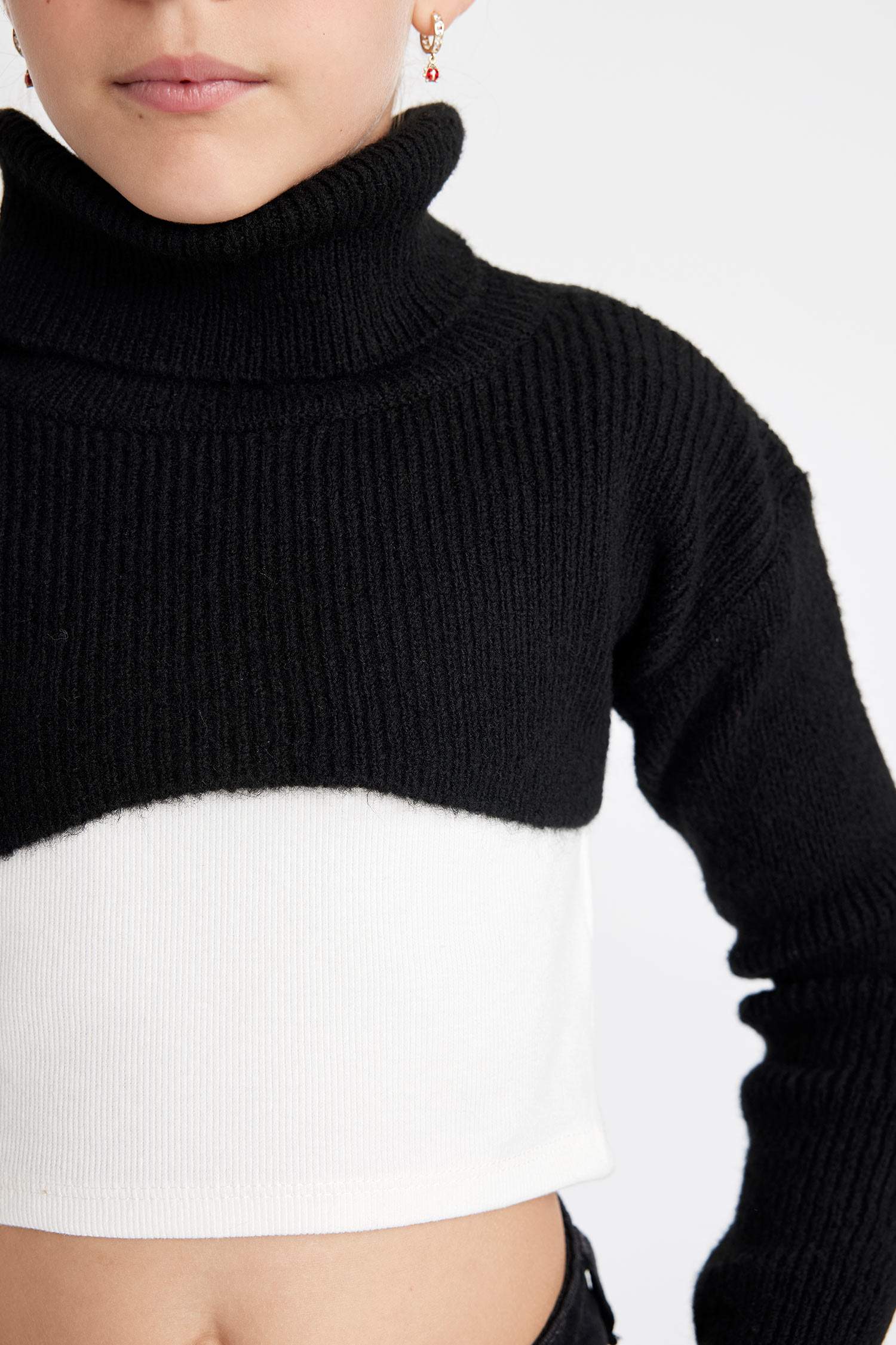Girls Black and White Crop Turtleneck Knit Sweater