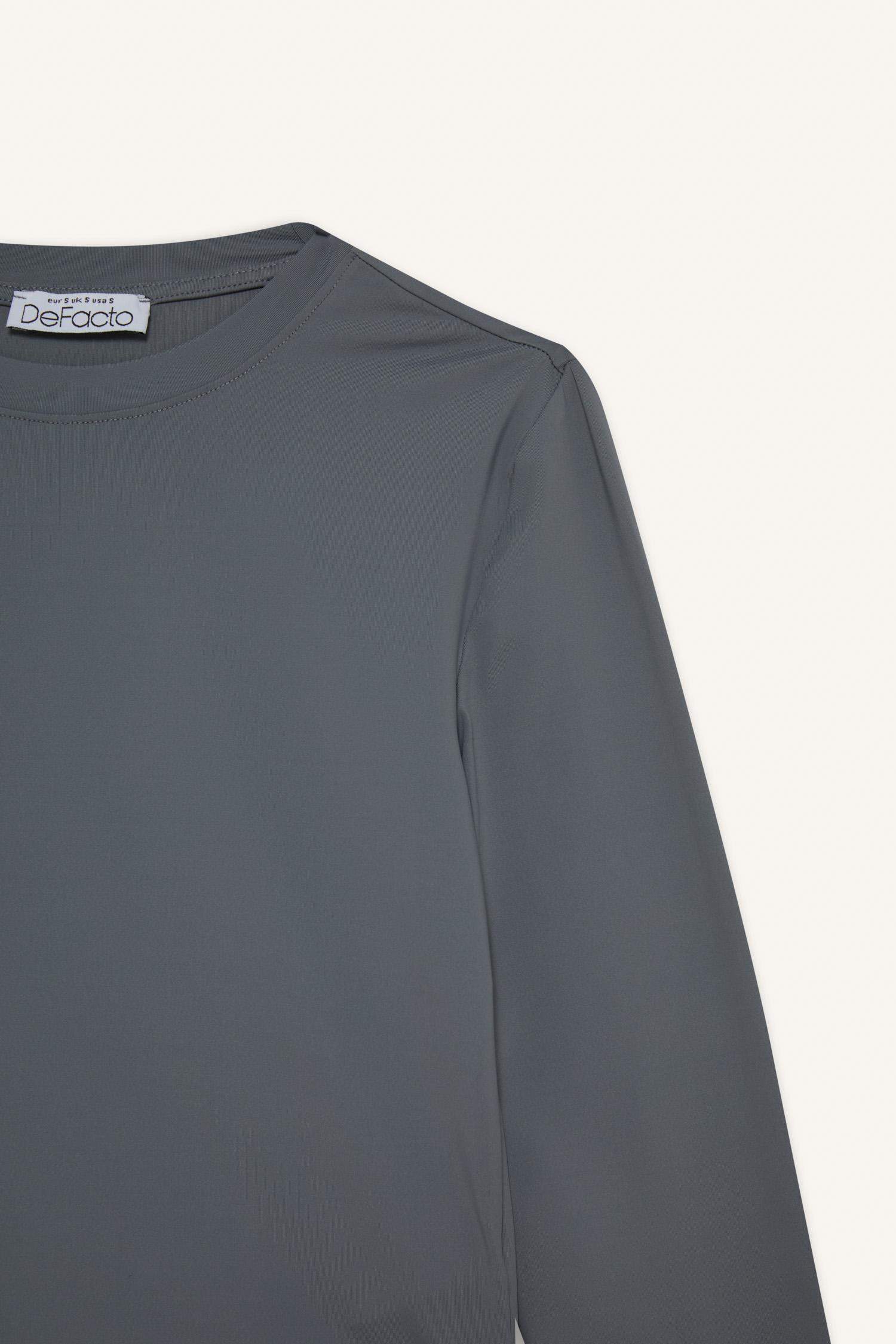 Fitted Crew Neck Long Sleeve T-Shirt