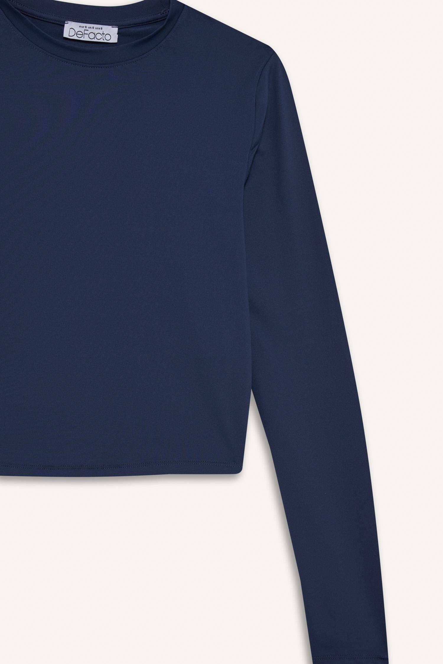 Fitted Crew Neck Long Sleeve T-Shirt