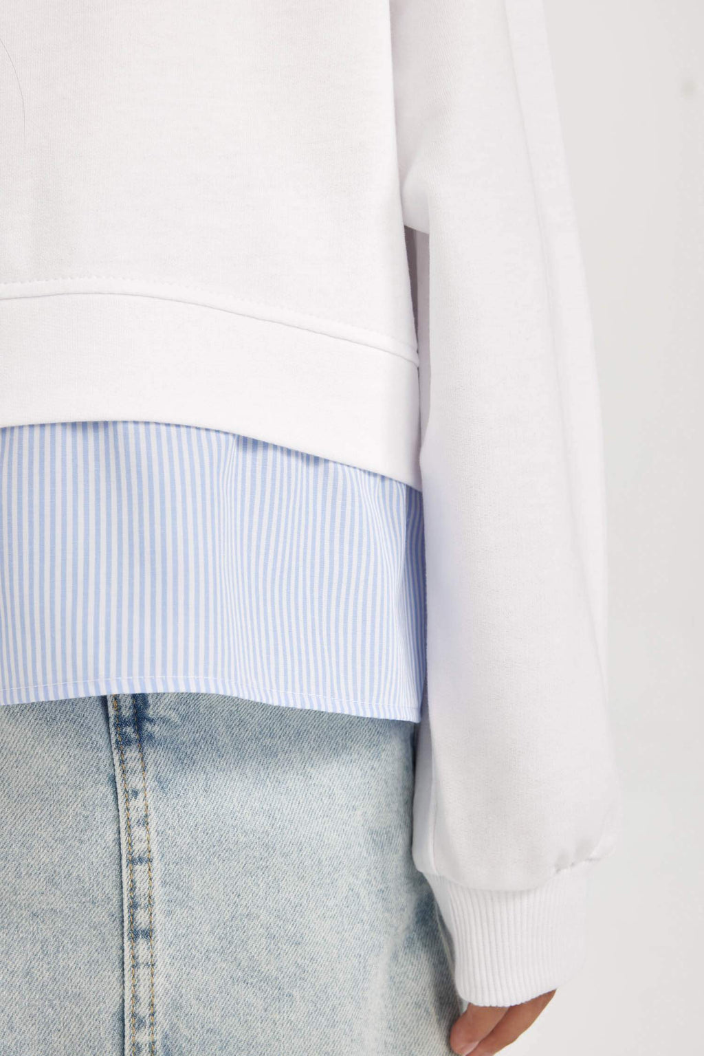 Girls Relax Fit Crew Neck Hem Detailed Sweatshirt