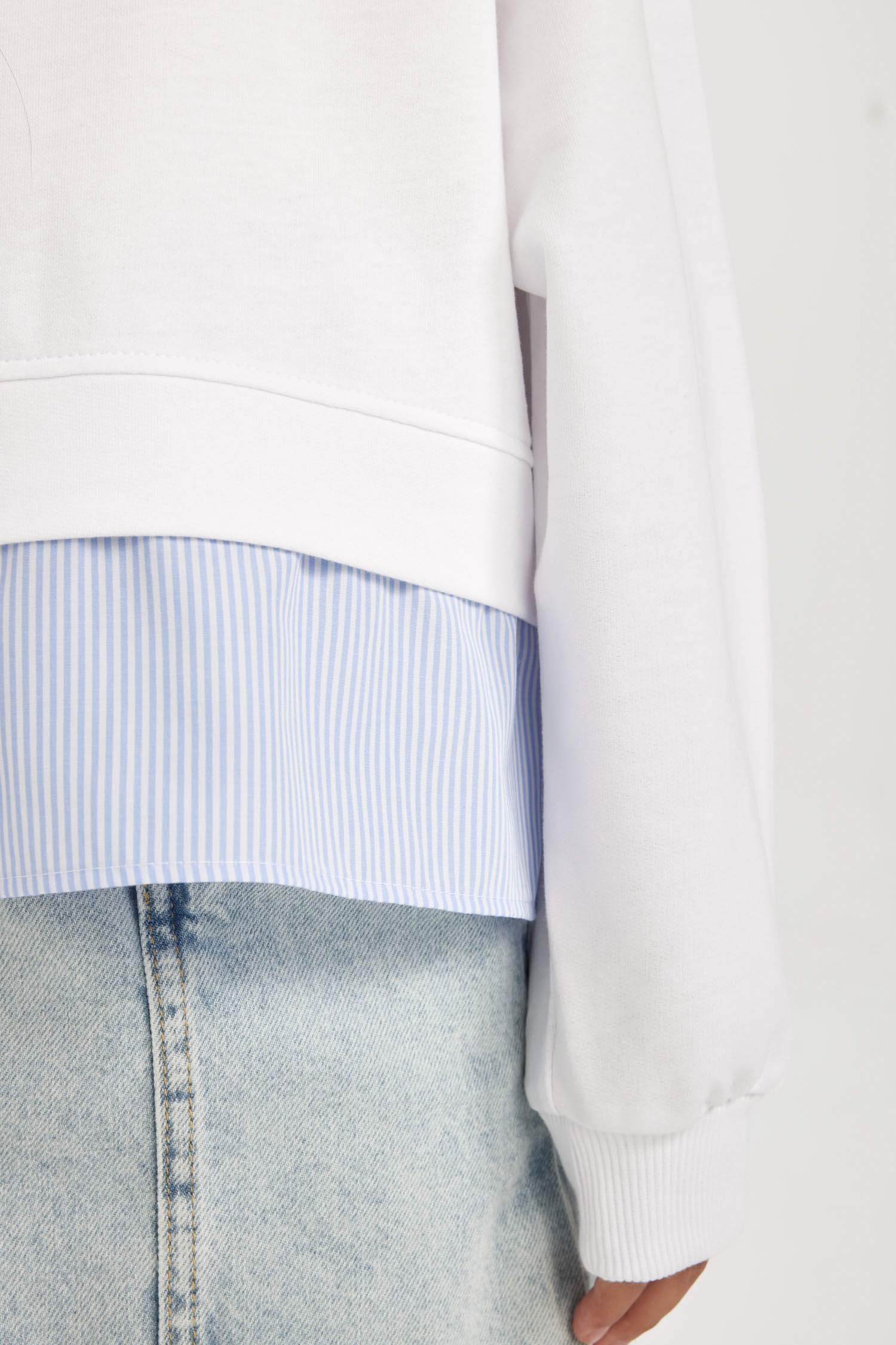 Girls Relax Fit Crew Neck Hem Detailed Sweatshirt