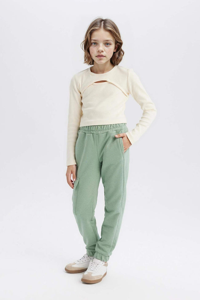 Girls Cargo Pocket Elastic Waist and Leg Jogger Sweatpants Hover Image