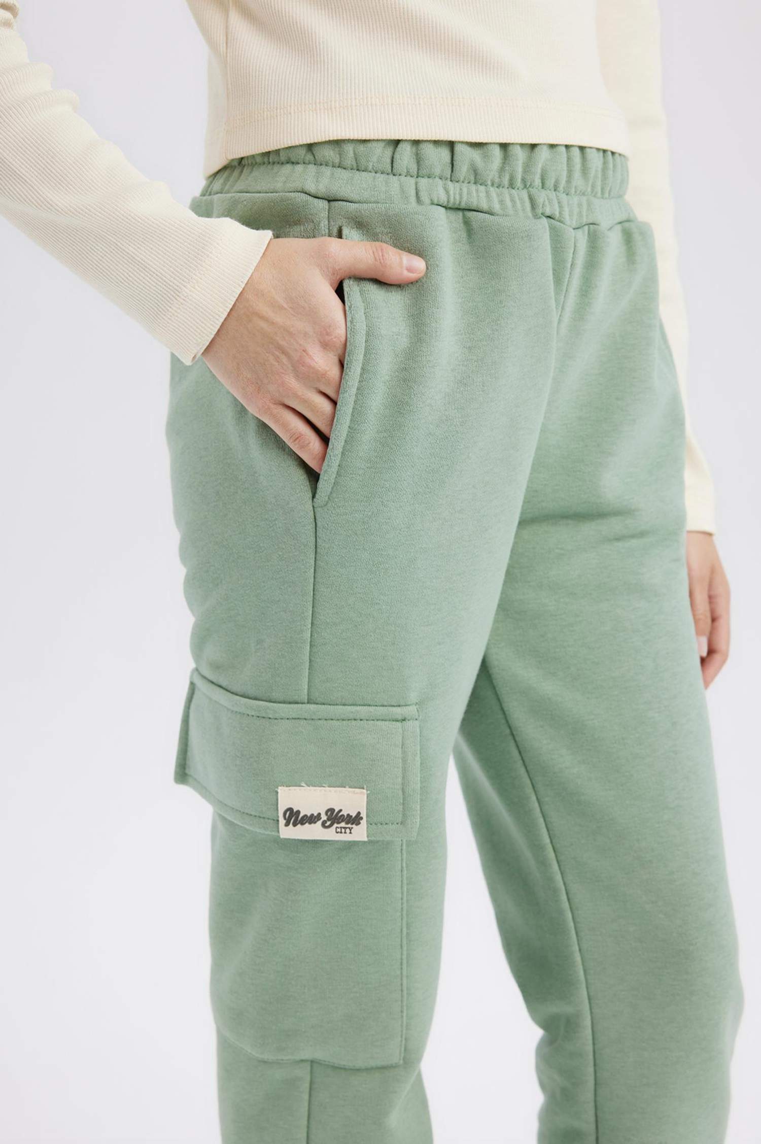 Girls Cargo Pocket Elastic Waist and Leg Jogger Sweatpants