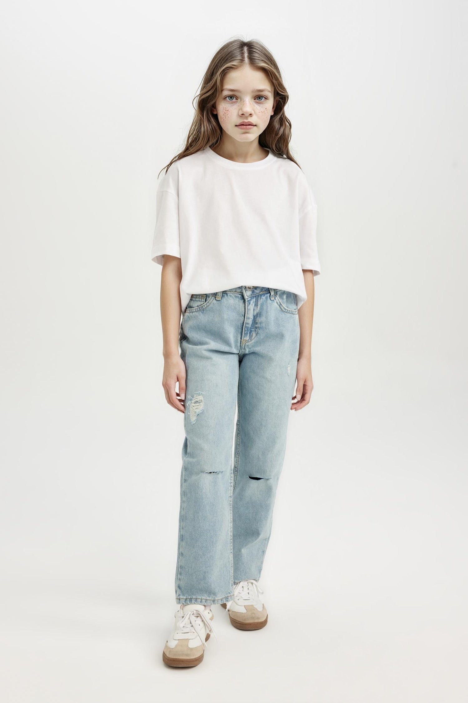 Girls Straight Fit Ripped Detailed Straight Leg Pocket Jeans