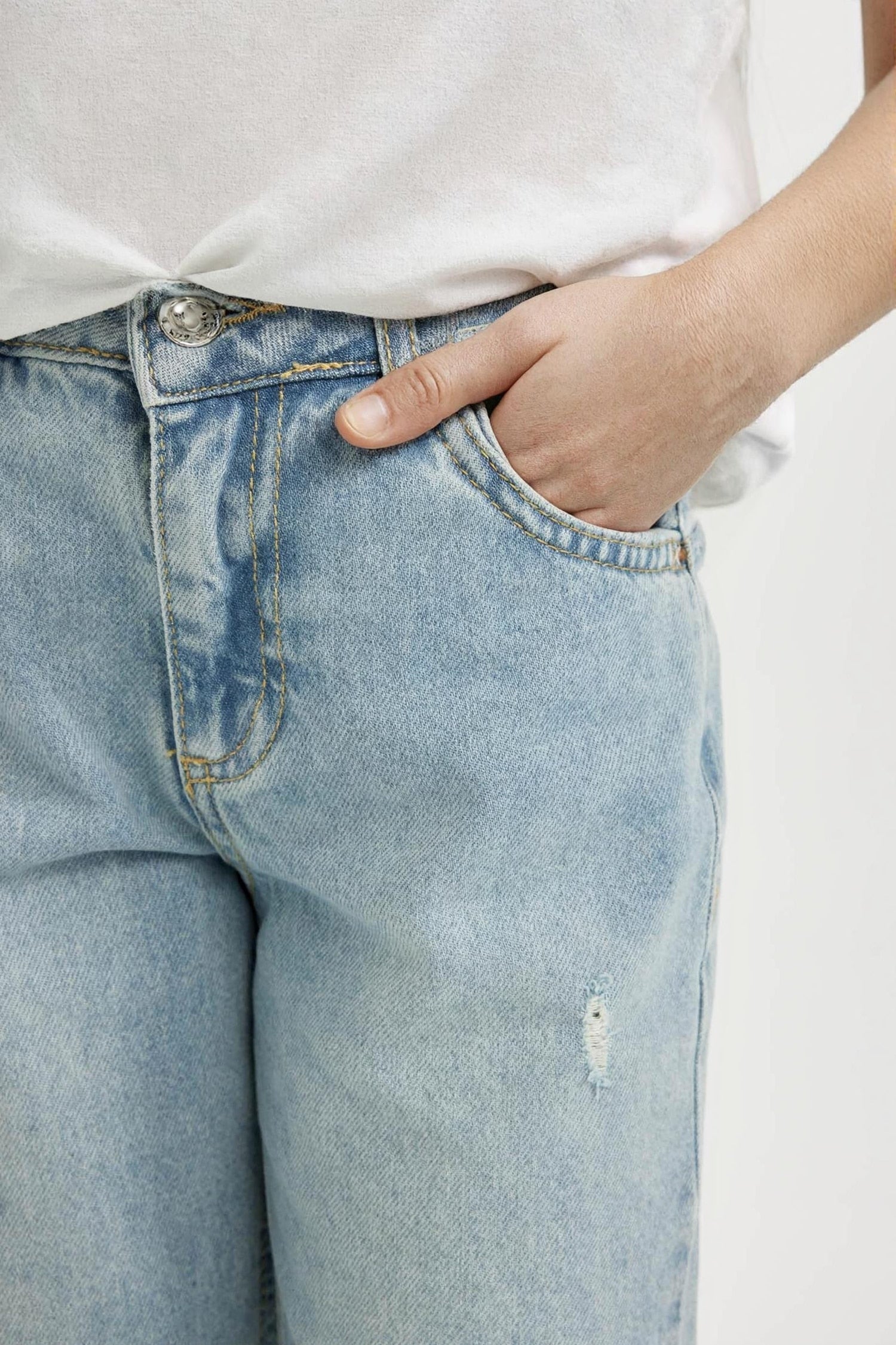 Girls Straight Fit Ripped Detailed Straight Leg Pocket Jeans