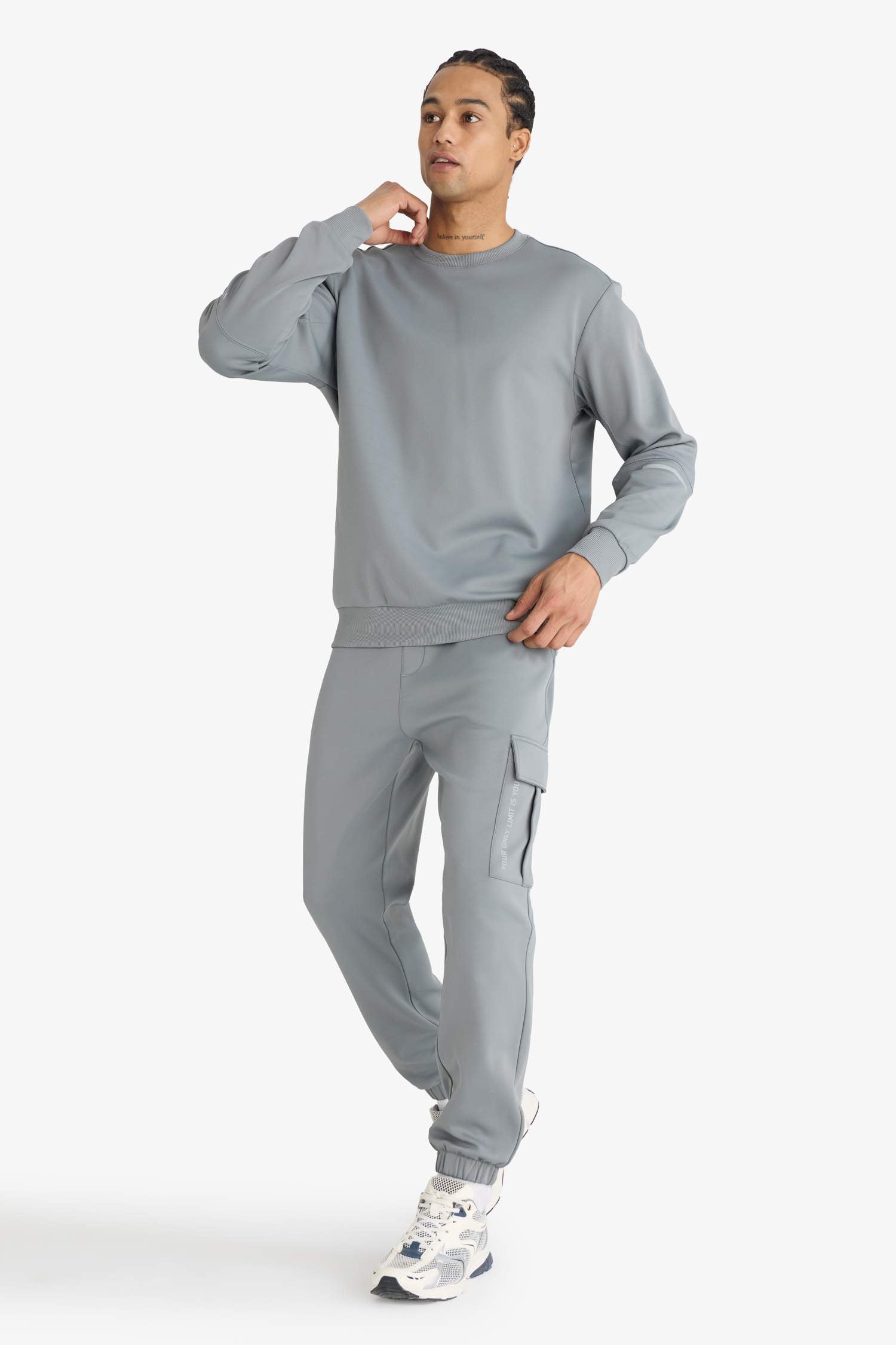 Standard Fit Three-Pocket Athletic Jogger Sweatpants