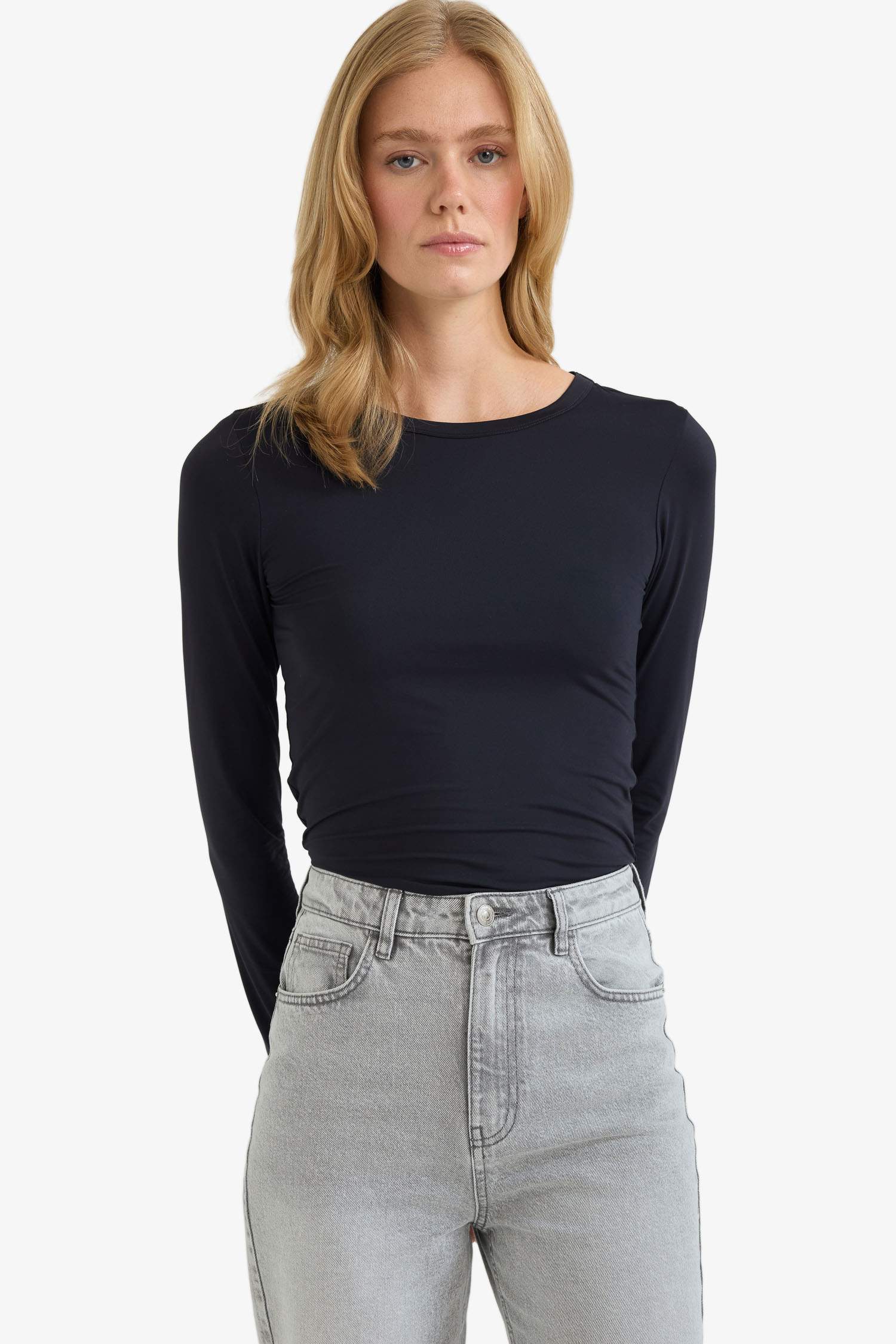 Slim Fit Slim Cut Crew Neck Basic Plain Long Sleeve T-Shirt