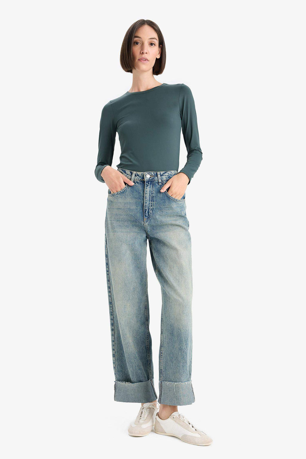 Slim Fit Slim Cut Crew Neck Basic Plain Long Sleeve T-Shirt