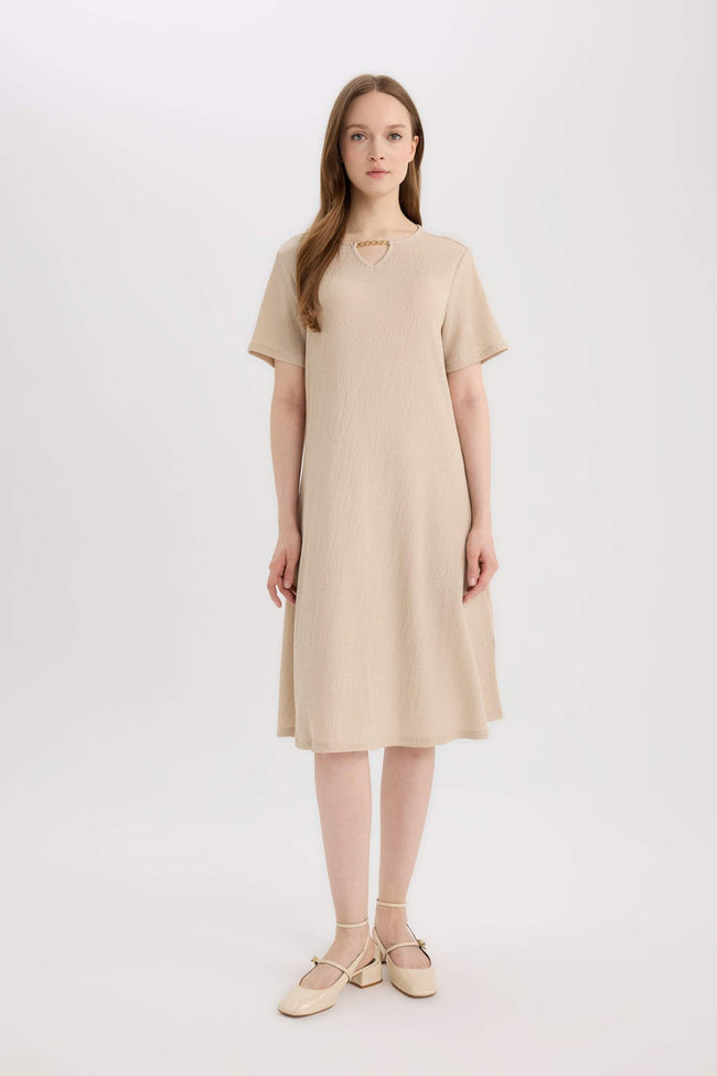 Regular Fit Open Neck Basic Plain Crepe Short Sleeve Midi Summer Dress Hover Image