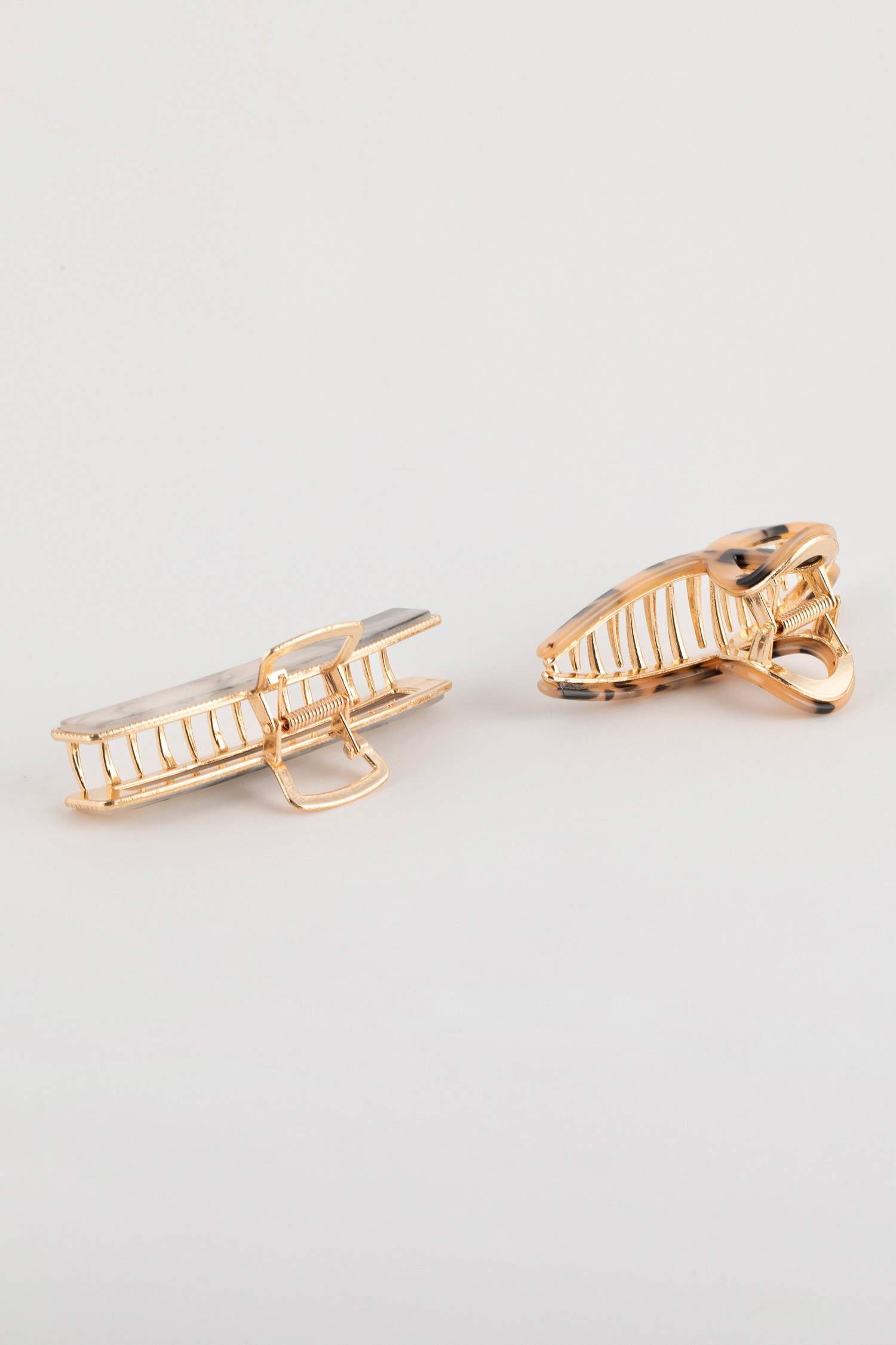 2-Pack Leopard Patterned Latch Buckle