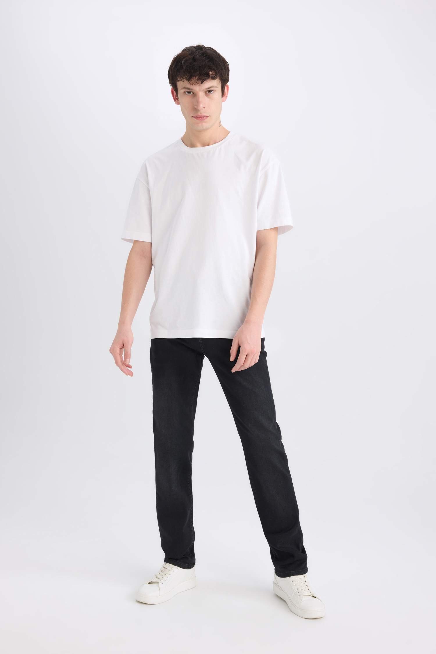 Sergio Regular Fit Regular Waist Straight Leg Jeans