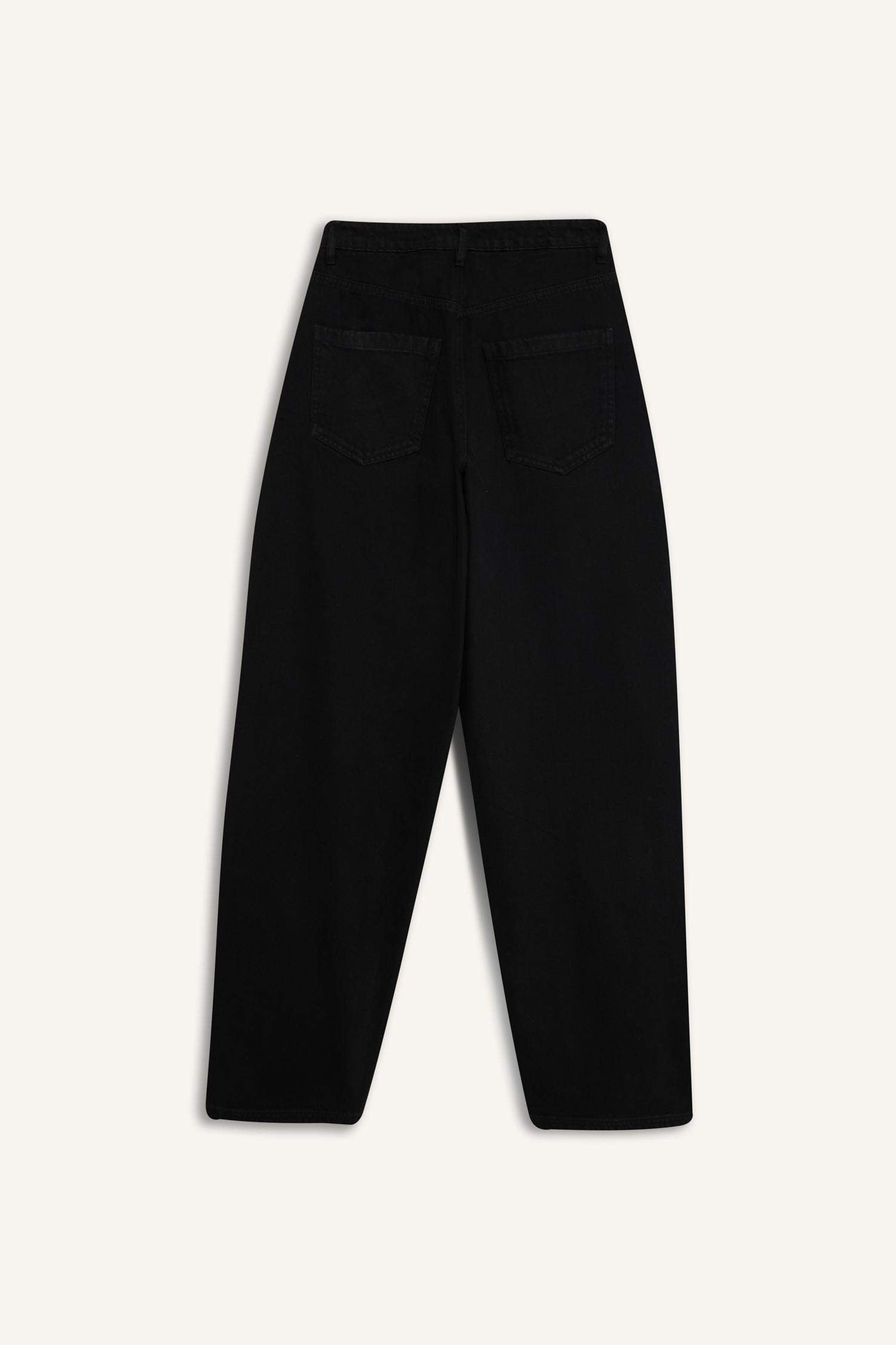 Cool, loose-fitting, high-waisted gabardine trousers