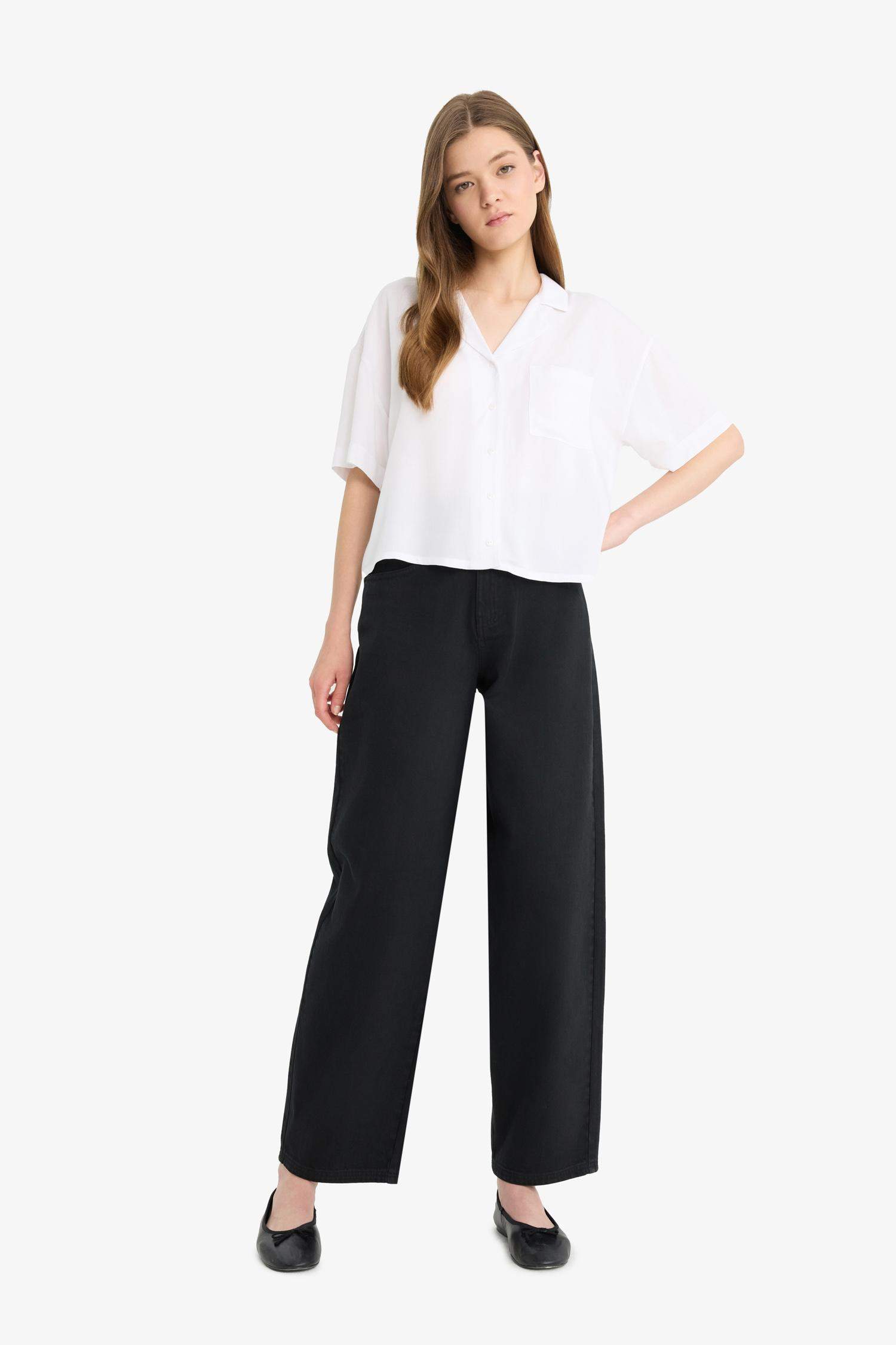 Cool, loose-fitting, high-waisted gabardine trousers