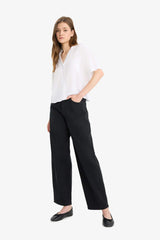Cool, loose-fitting, high-waisted gabardine trousers