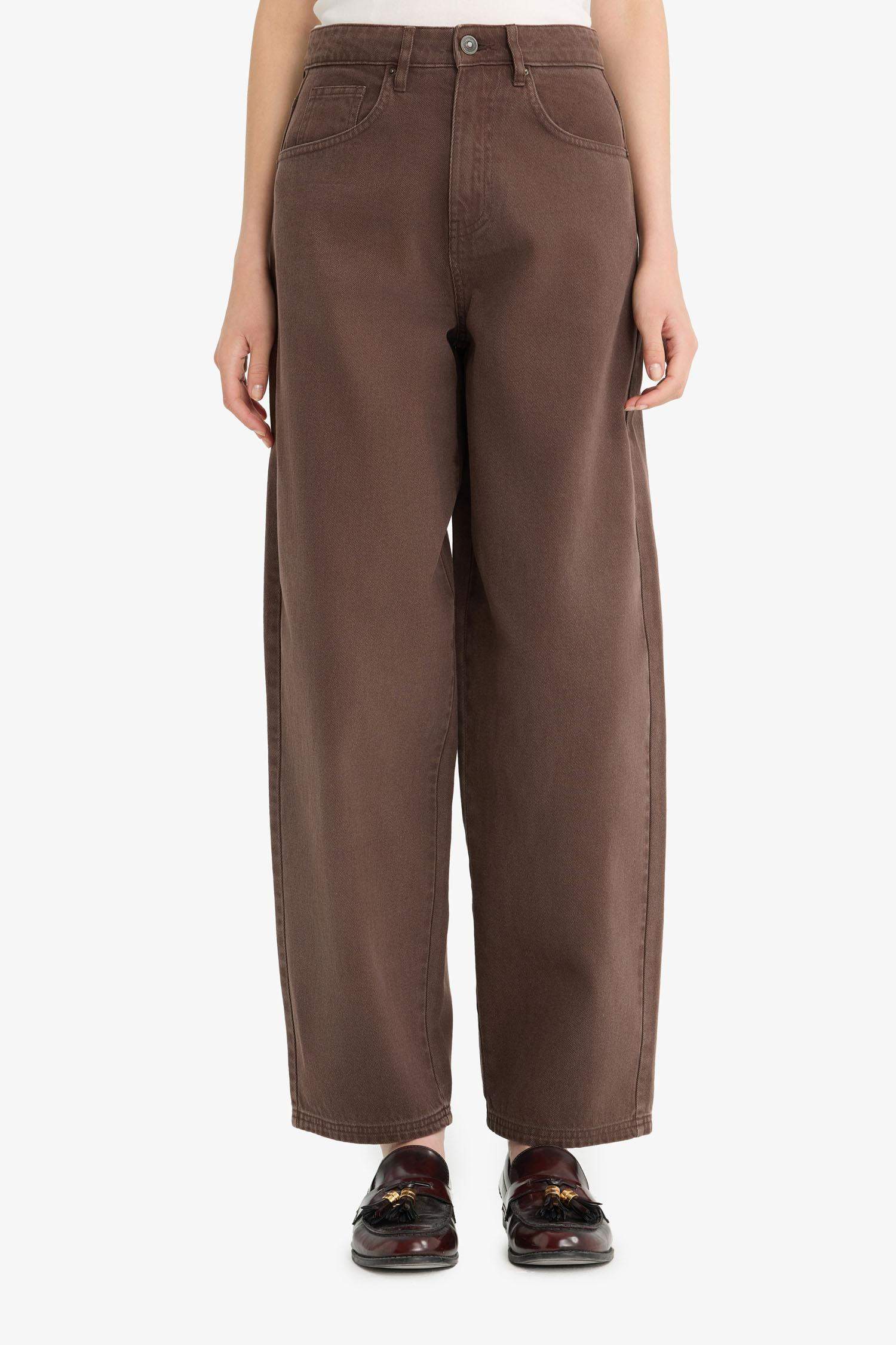 Cool, loose-fitting, high-waisted gabardine trousers