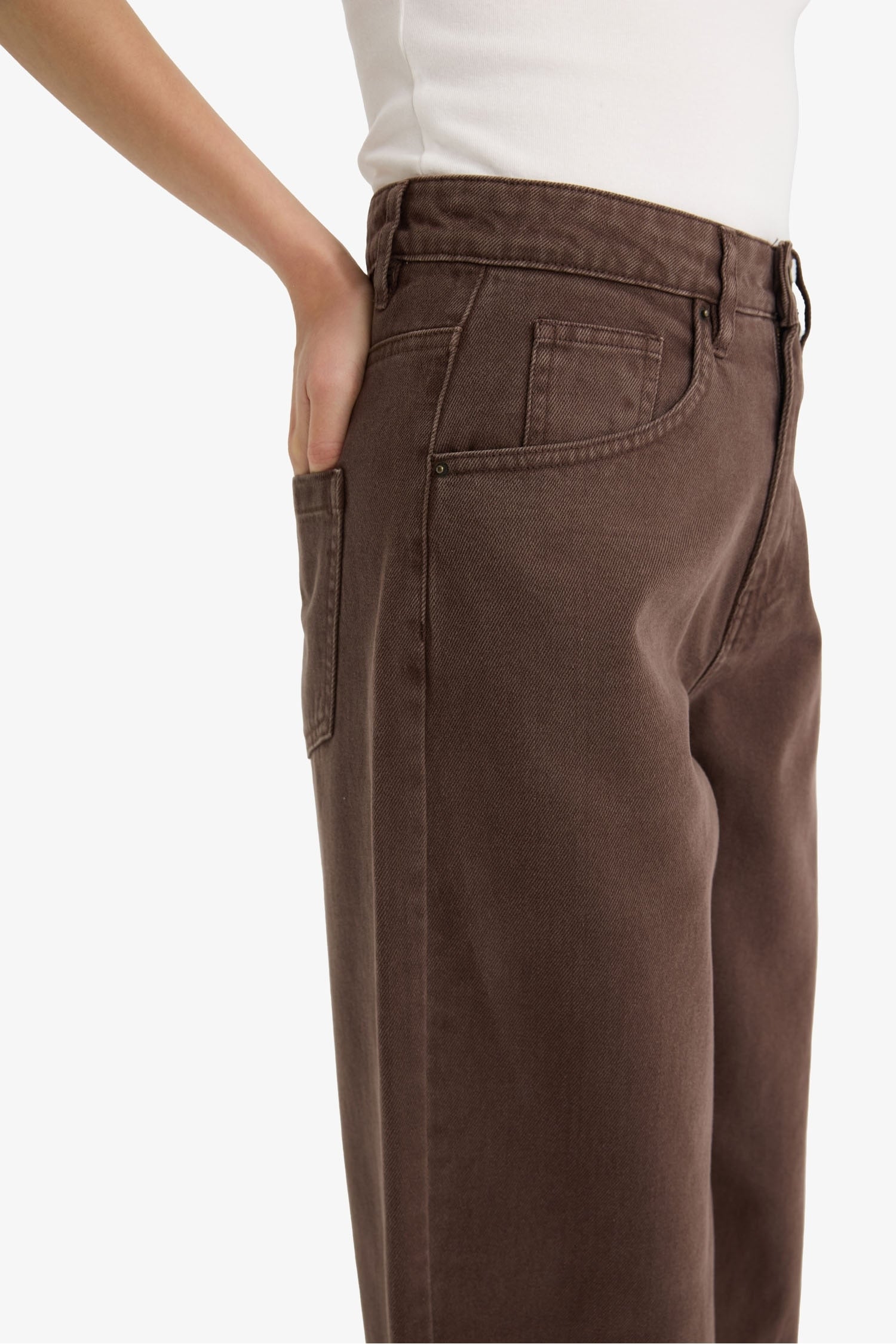 Cool, loose-fitting, high-waisted gabardine trousers