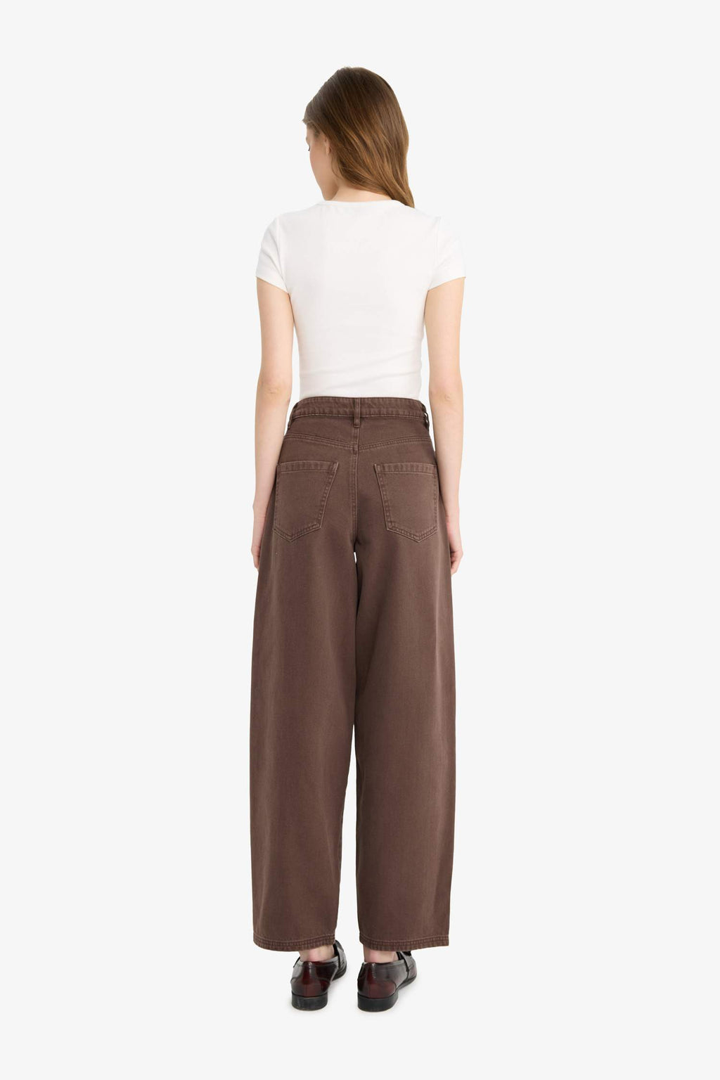 Cool, loose-fitting, high-waisted gabardine trousers