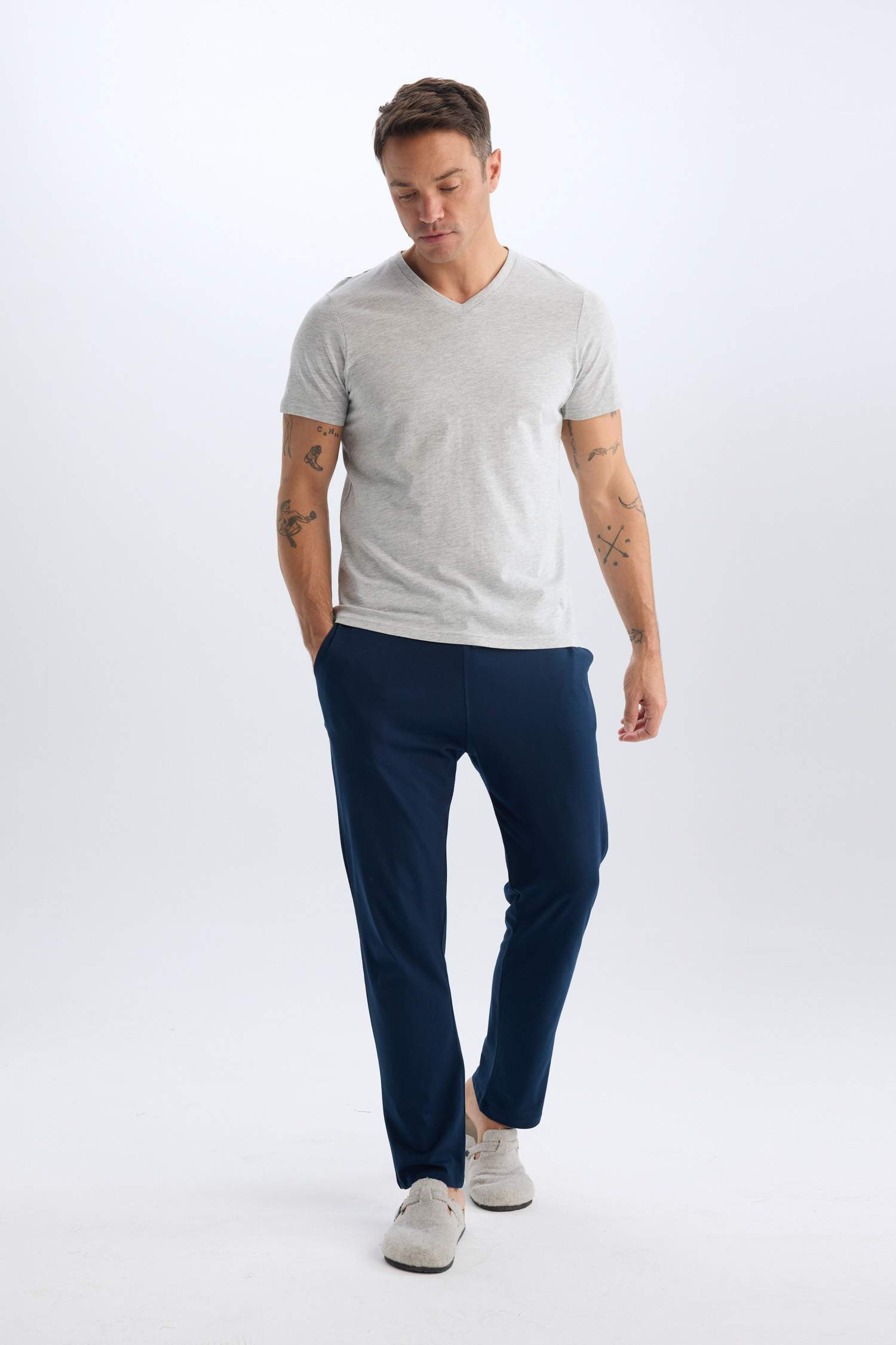 New Regular Fit V-Neck T-Shirt