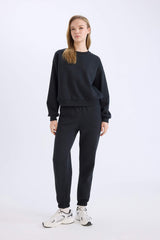 Regular Fit 2-Piece Set Thick Crew Neck Sweatshirt Flexible Waist Jogger Sweatpants