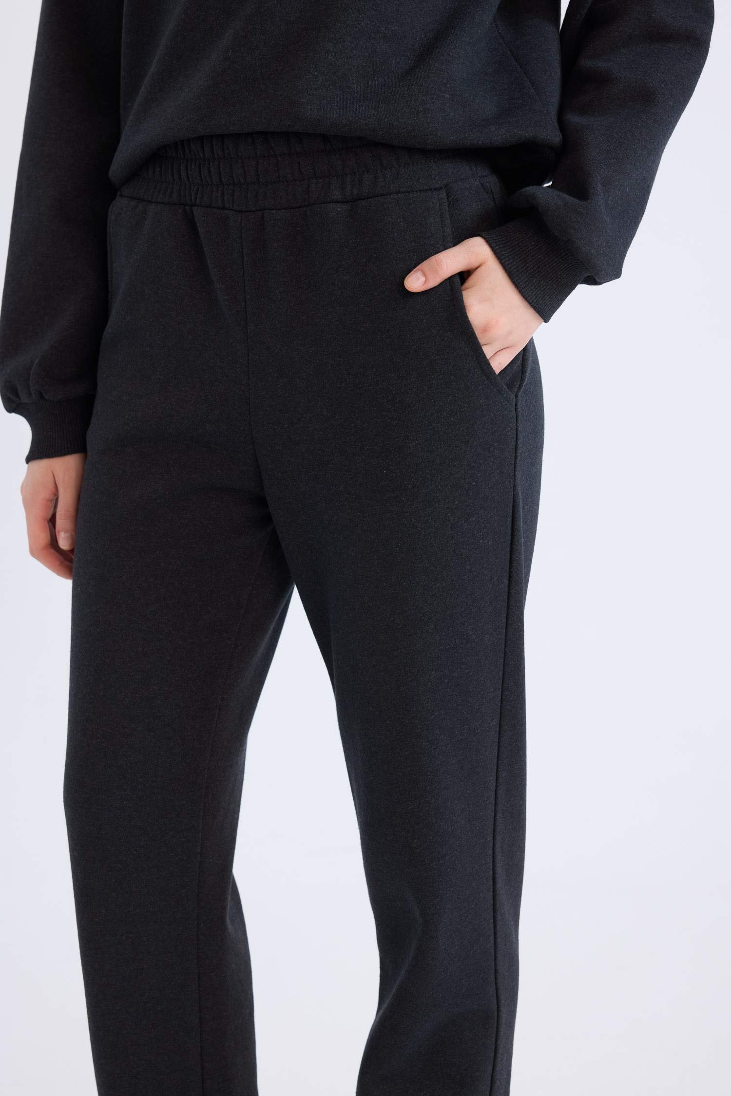 Regular Fit 2-Piece Set Thick Crew Neck Sweatshirt Flexible Waist Jogger Sweatpants