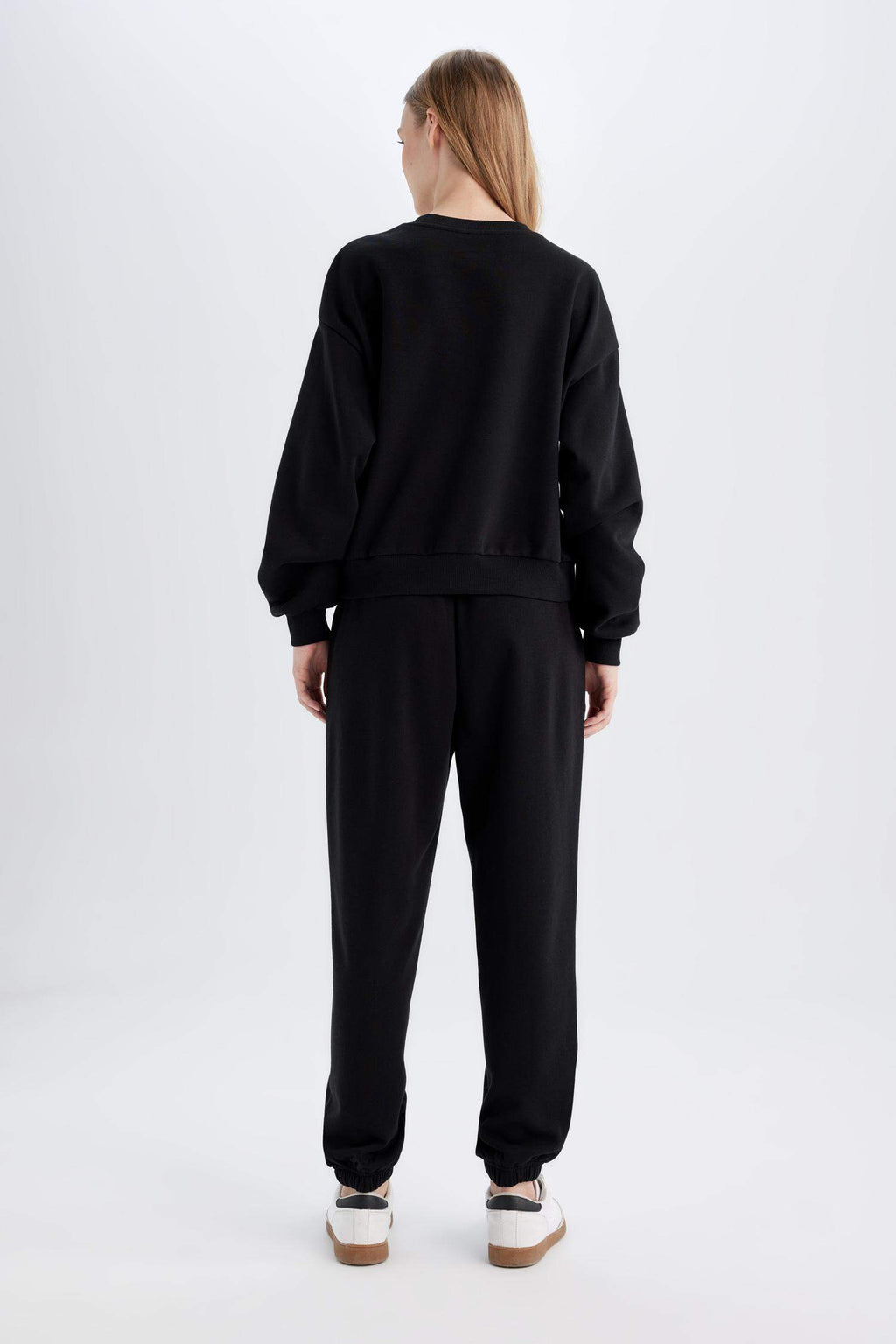 Regular Fit 2-Piece Set Thick Crew Neck Sweatshirt Flexible Waist Jogger Sweatpants