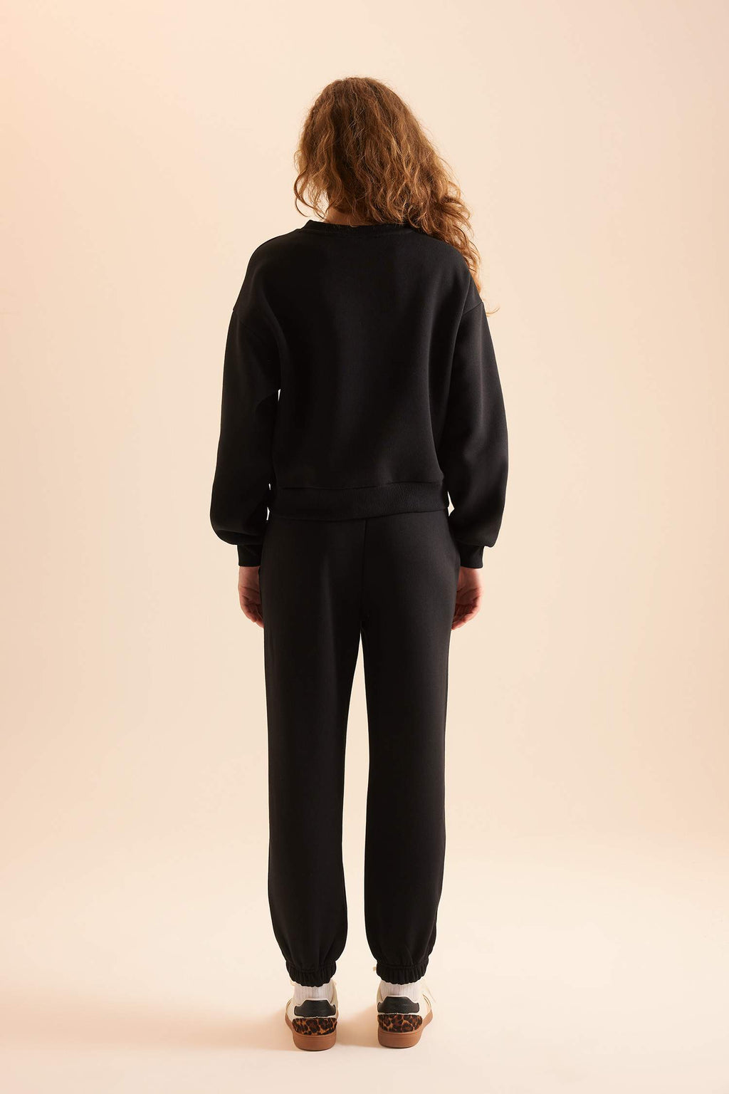 Regular Fit 2-Piece Set Thick Crew Neck Sweatshirt Flexible Waist Jogger Sweatpants