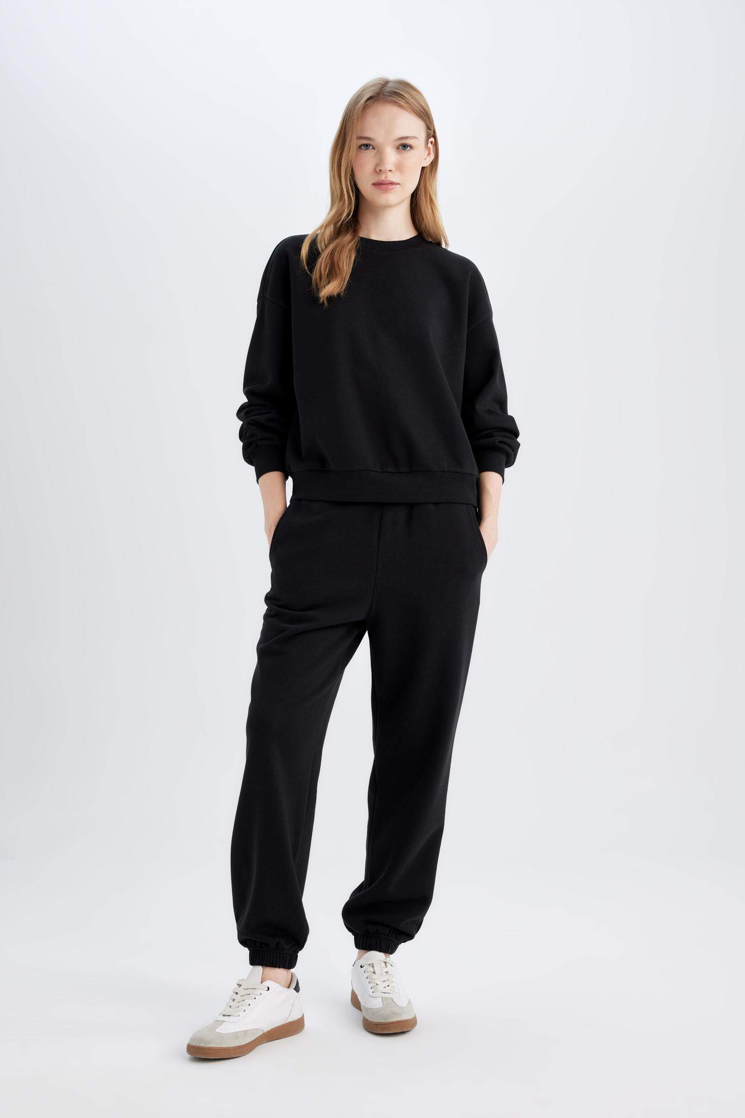 Regular Fit 2-Piece Set Thick Crew Neck Sweatshirt Flexible Waist Jogger Sweatpants