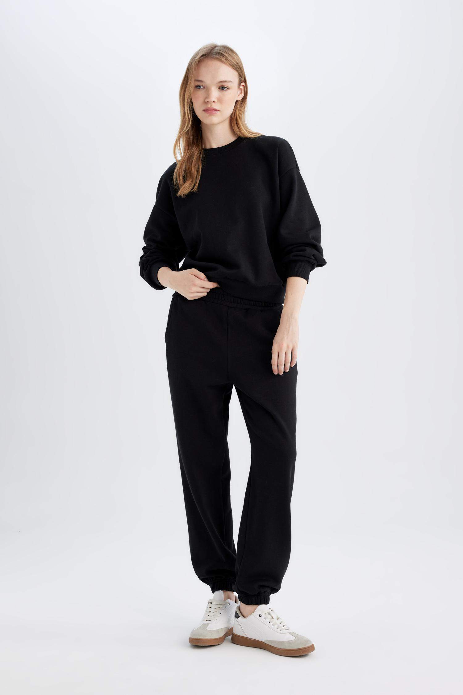 Regular Fit 2-Piece Set Thick Crew Neck Sweatshirt Flexible Waist Jogger Sweatpants