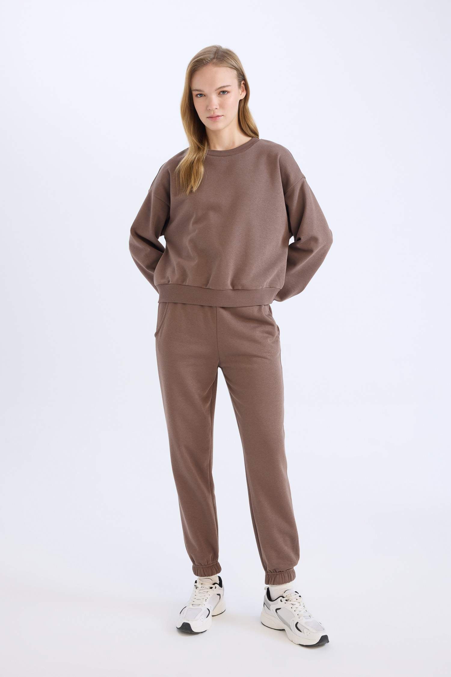 Regular Fit 2-Piece Set Thick Crew Neck Sweatshirt Flexible Waist Jogger Sweatpants