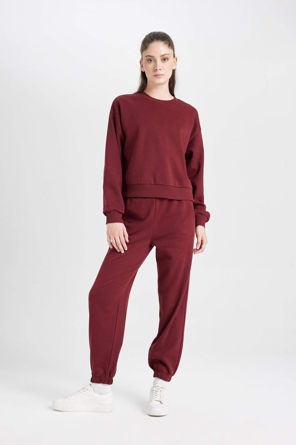 Regular Fit 2-Piece Set Thick Crew Neck Sweatshirt Flexible Waist Jogger Sweatpants