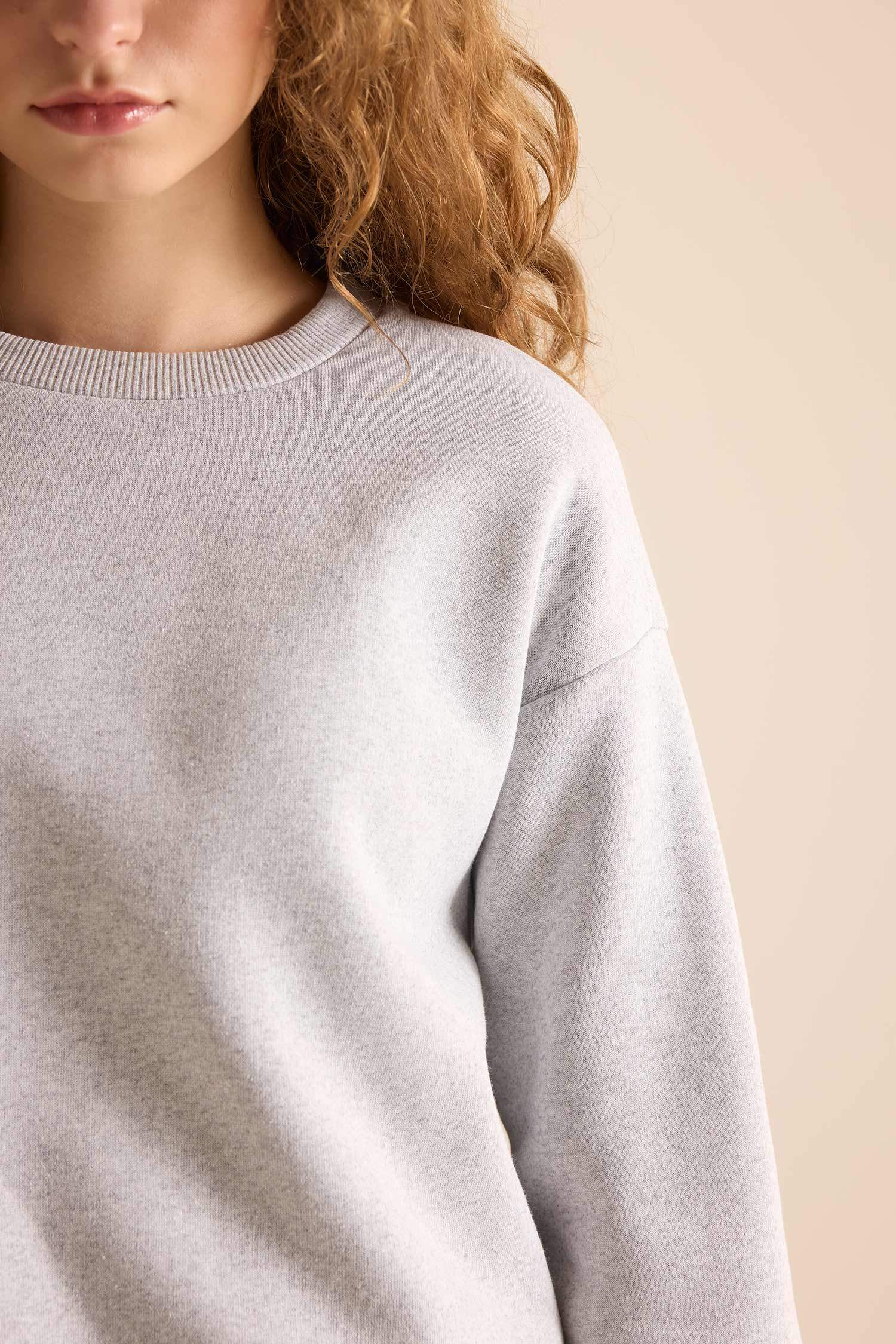 Regular Fit 2-Piece Set Thick Crew Neck Sweatshirt Flexible Waist Jogger Sweatpants