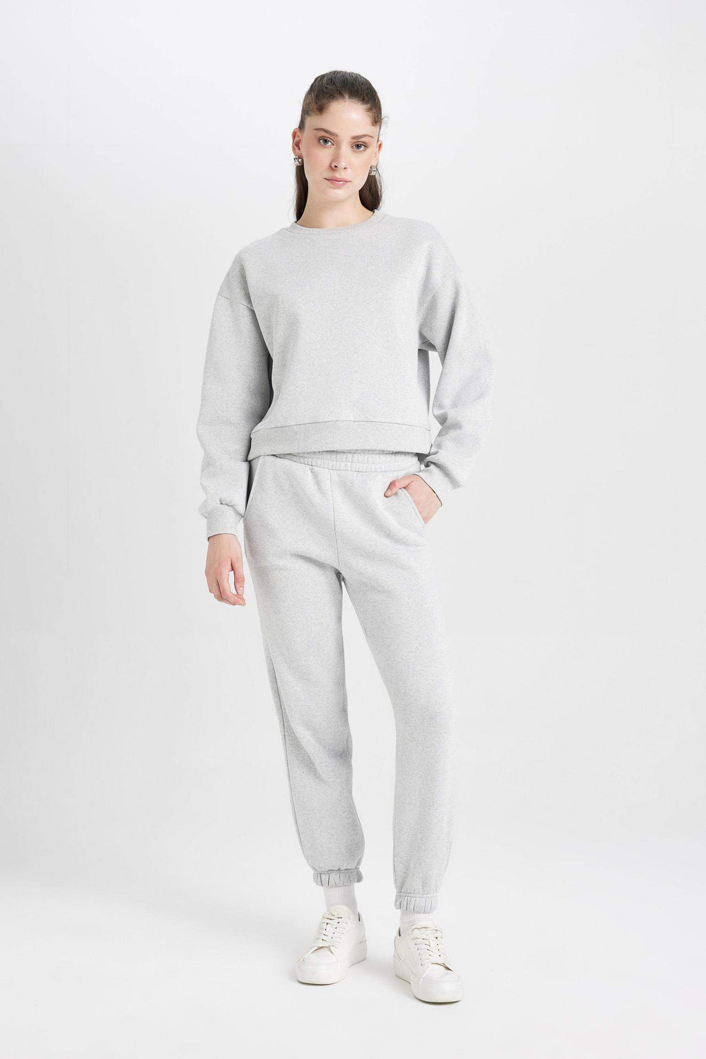 Regular Fit 2-Piece Set Thick Crew Neck Sweatshirt Flexible Waist Jogger Sweatpants