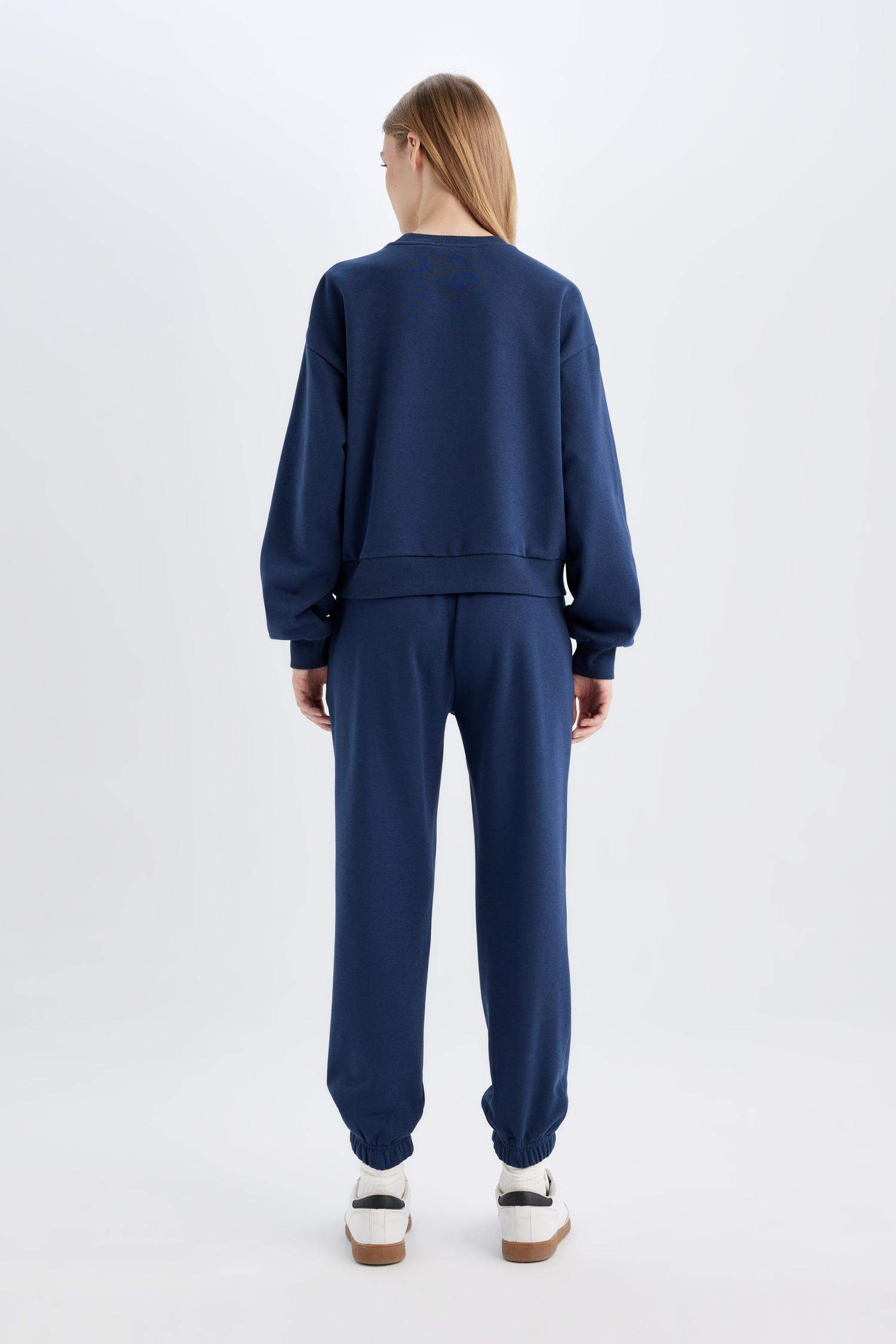 Regular Fit 2-Piece Set Thick Crew Neck Sweatshirt Flexible Waist Jogger Sweatpants