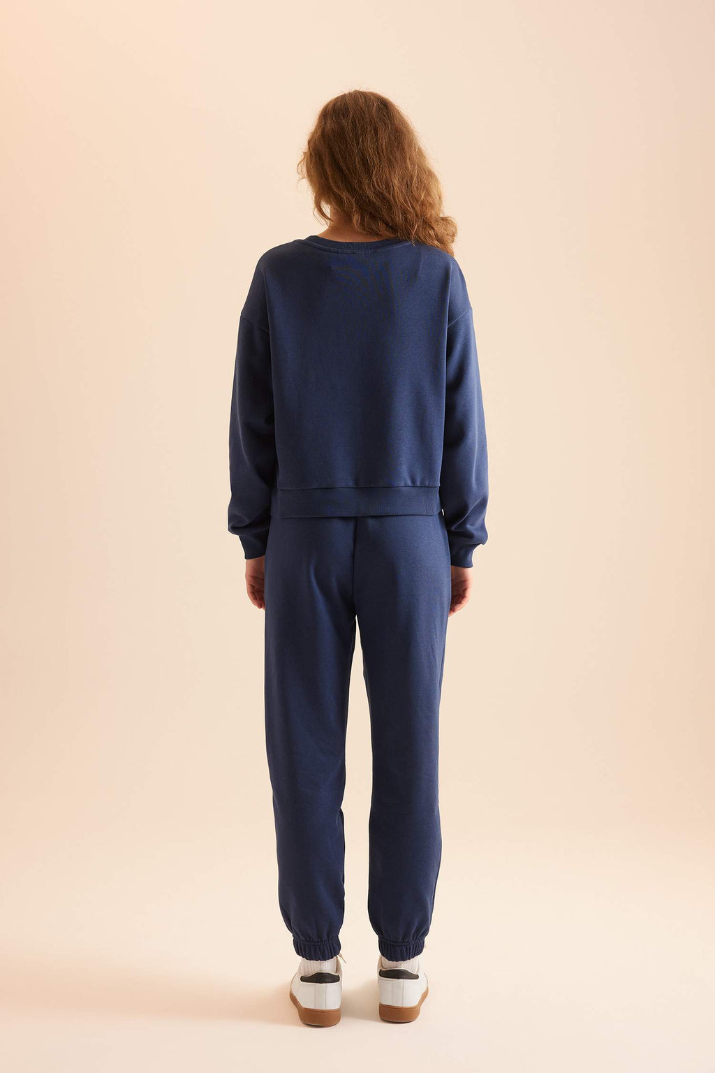 Regular Fit 2-Piece Set Thick Crew Neck Sweatshirt Flexible Waist Jogger Sweatpants