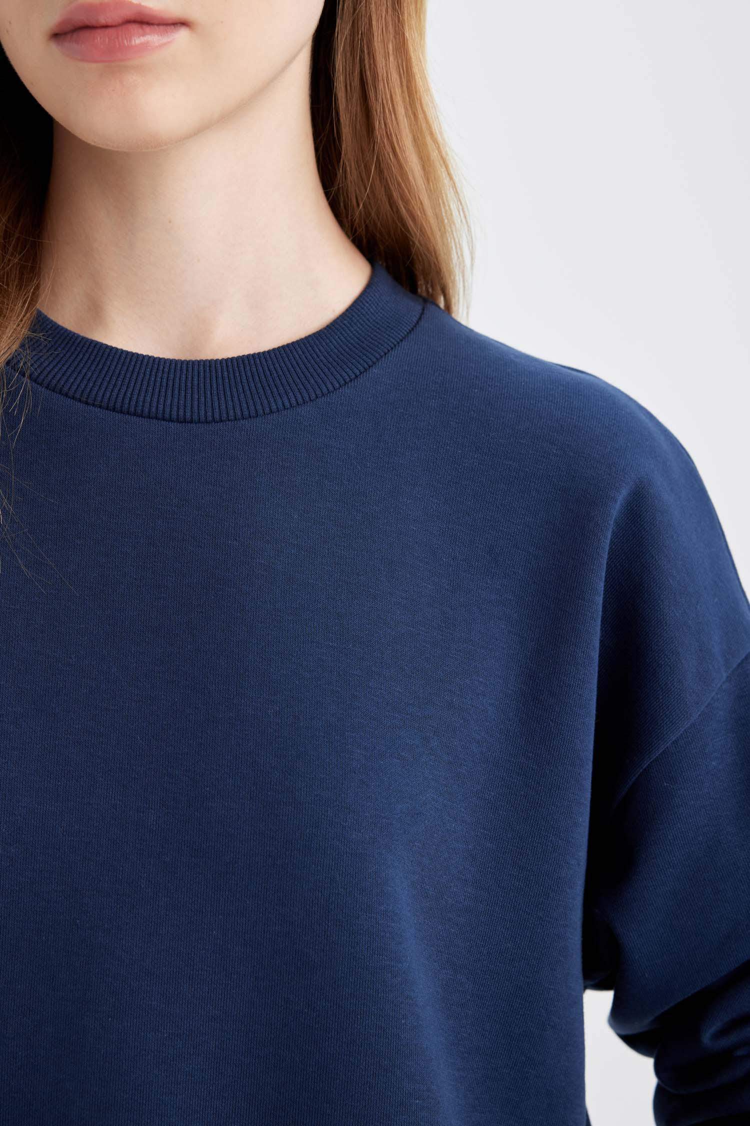 Regular Fit 2-Piece Set Thick Crew Neck Sweatshirt Flexible Waist Jogger Sweatpants