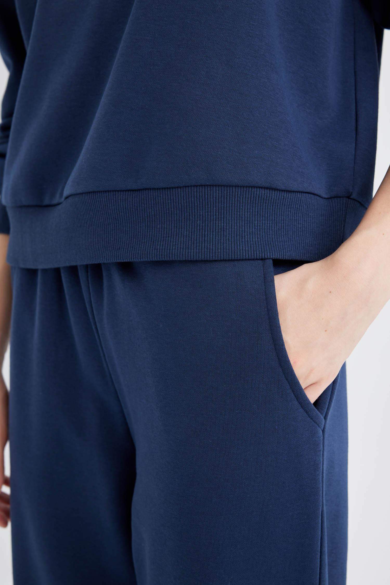 Regular Fit 2-Piece Set Thick Crew Neck Sweatshirt Flexible Waist Jogger Sweatpants