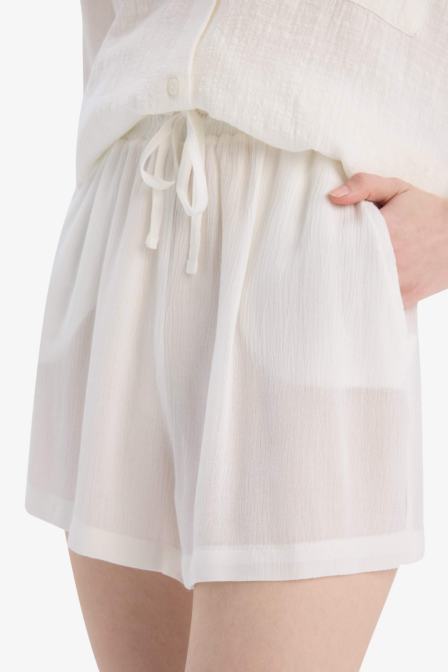 Viscose shorts with elastic waist